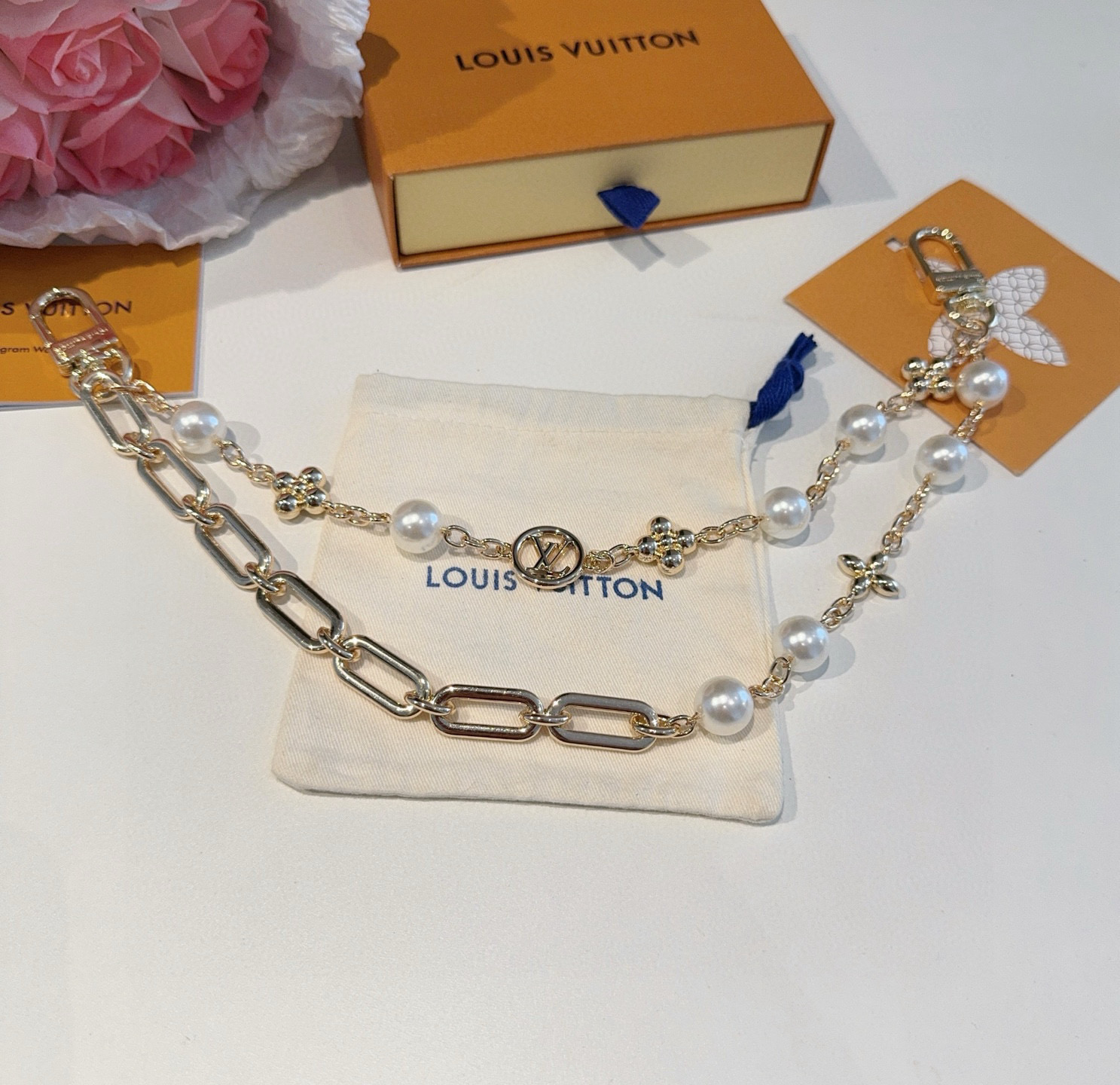 TOP Louis Vuitton LV  Bag Charm  - 2 Colors