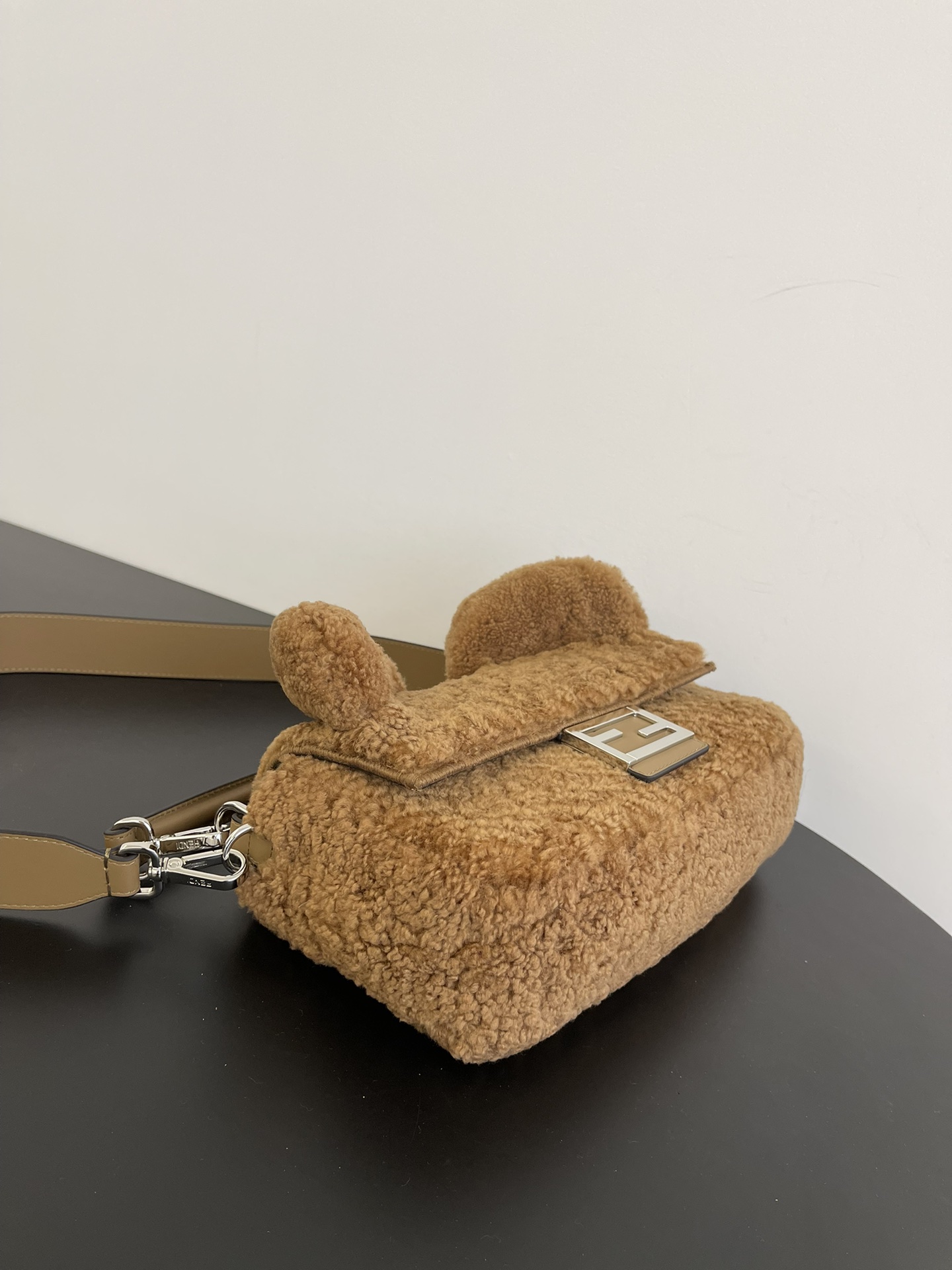 TOP FENDI Teddy Bear Baguette Bag 27x6x15cm - Brown