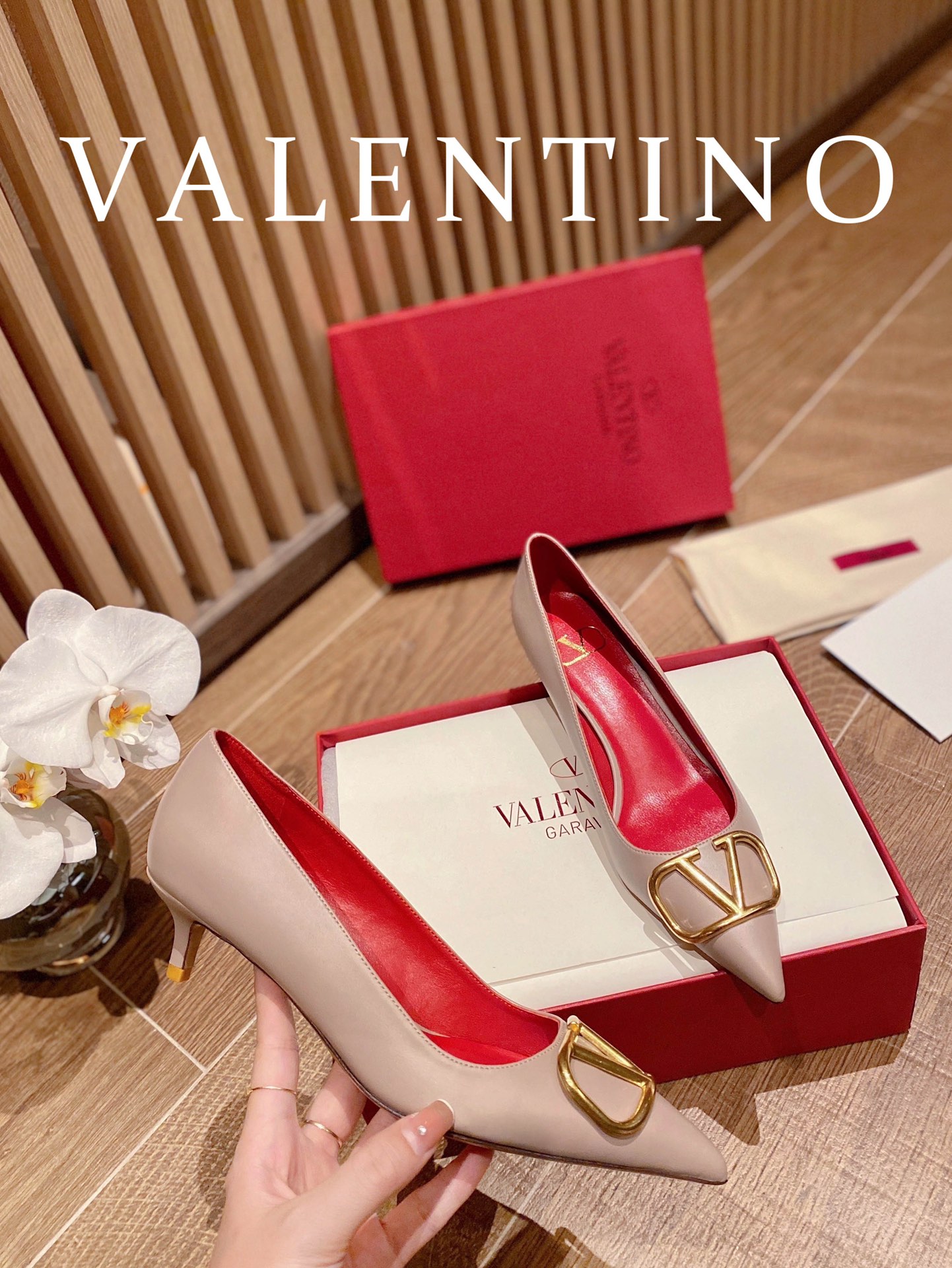 TOP VALENTINO Middle/High-heeled Pumps with Gold Logo - 4 Color