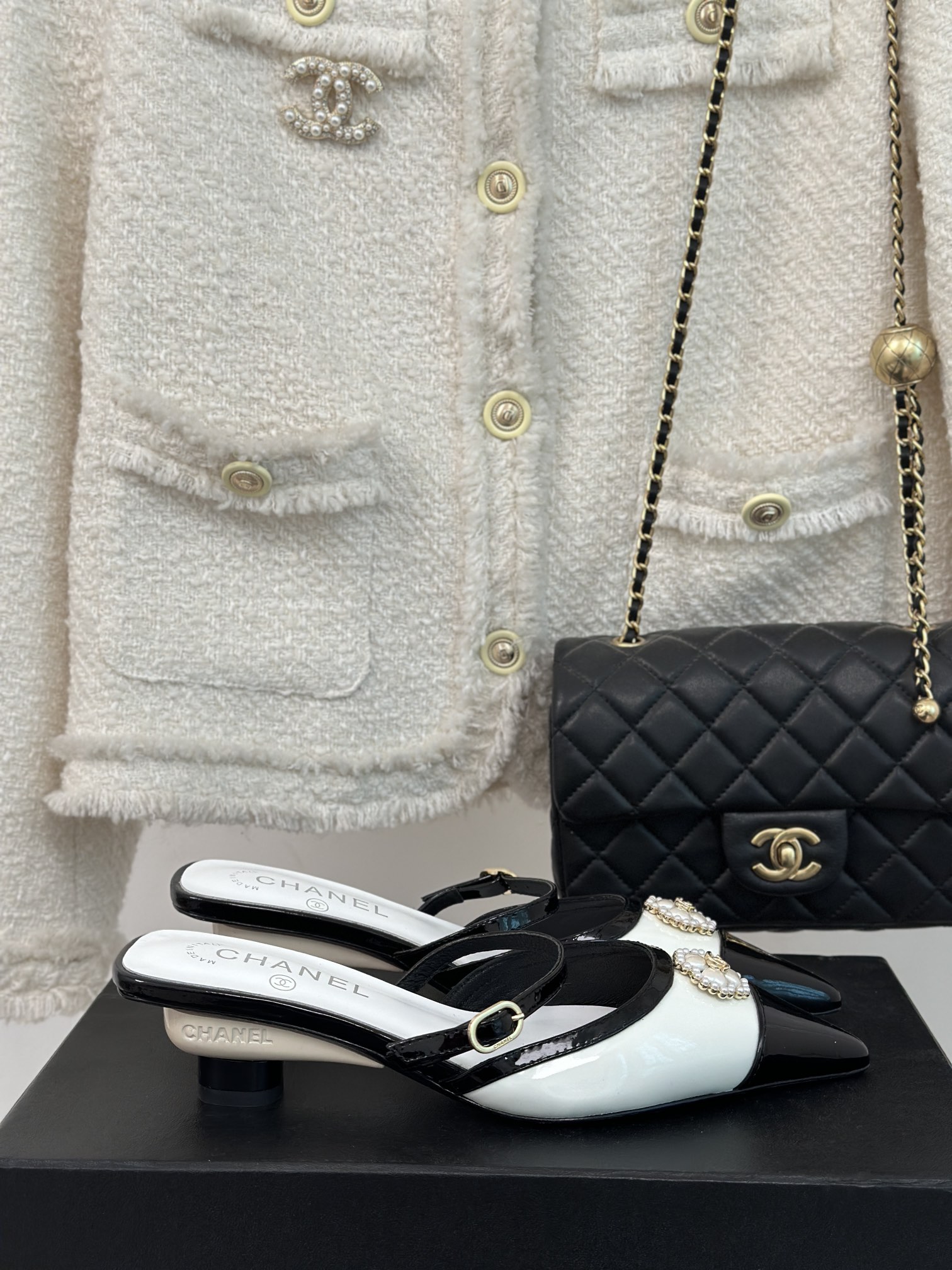 TOP CHANEL CC Clover Pearl Slides - 3 Color