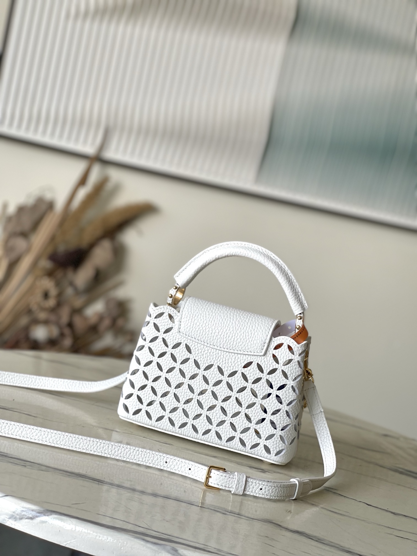 TOP Louis Vuitton LV Capucine Bag 21x8x14 cm - White