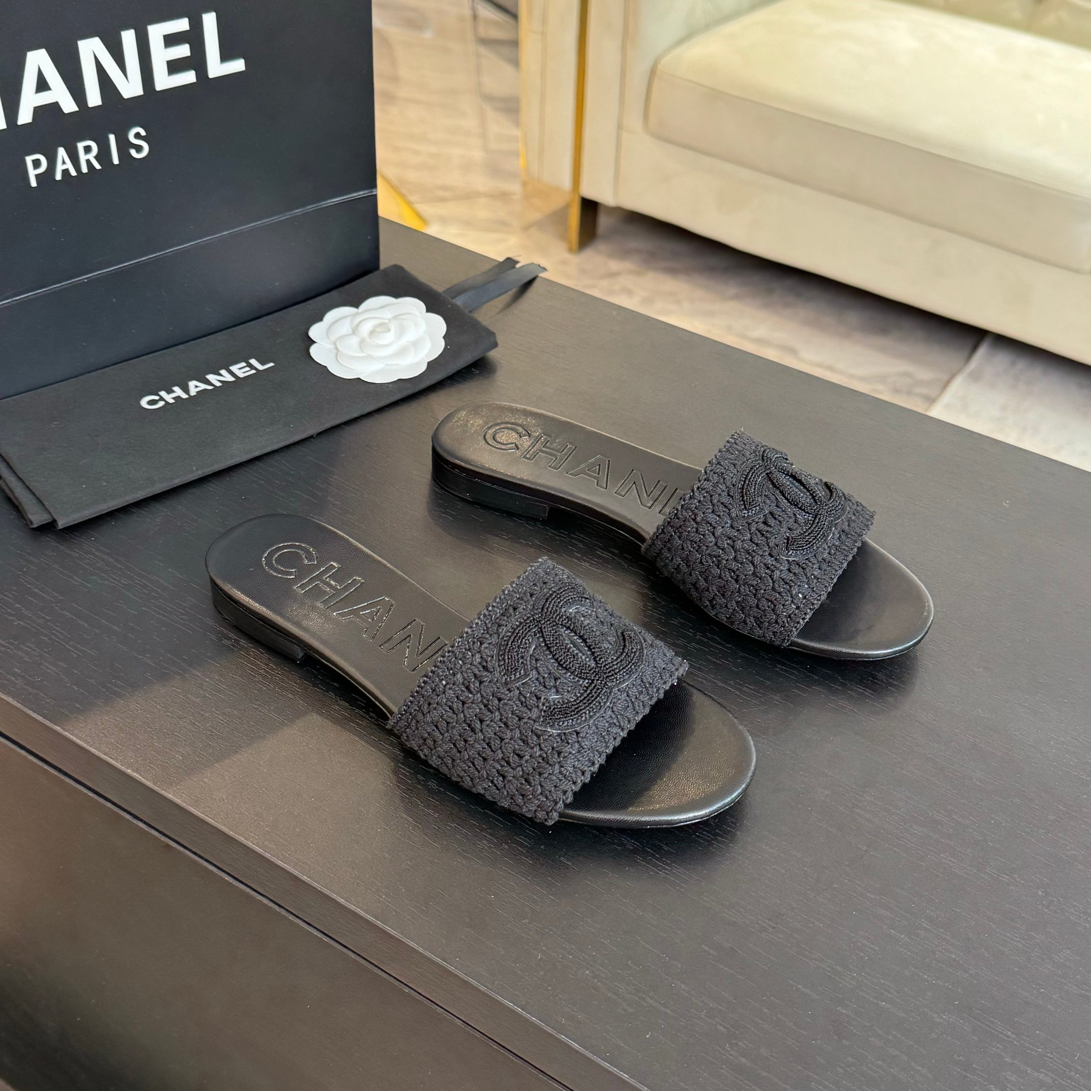 TOP CHANEL Slippers - 2 Colors