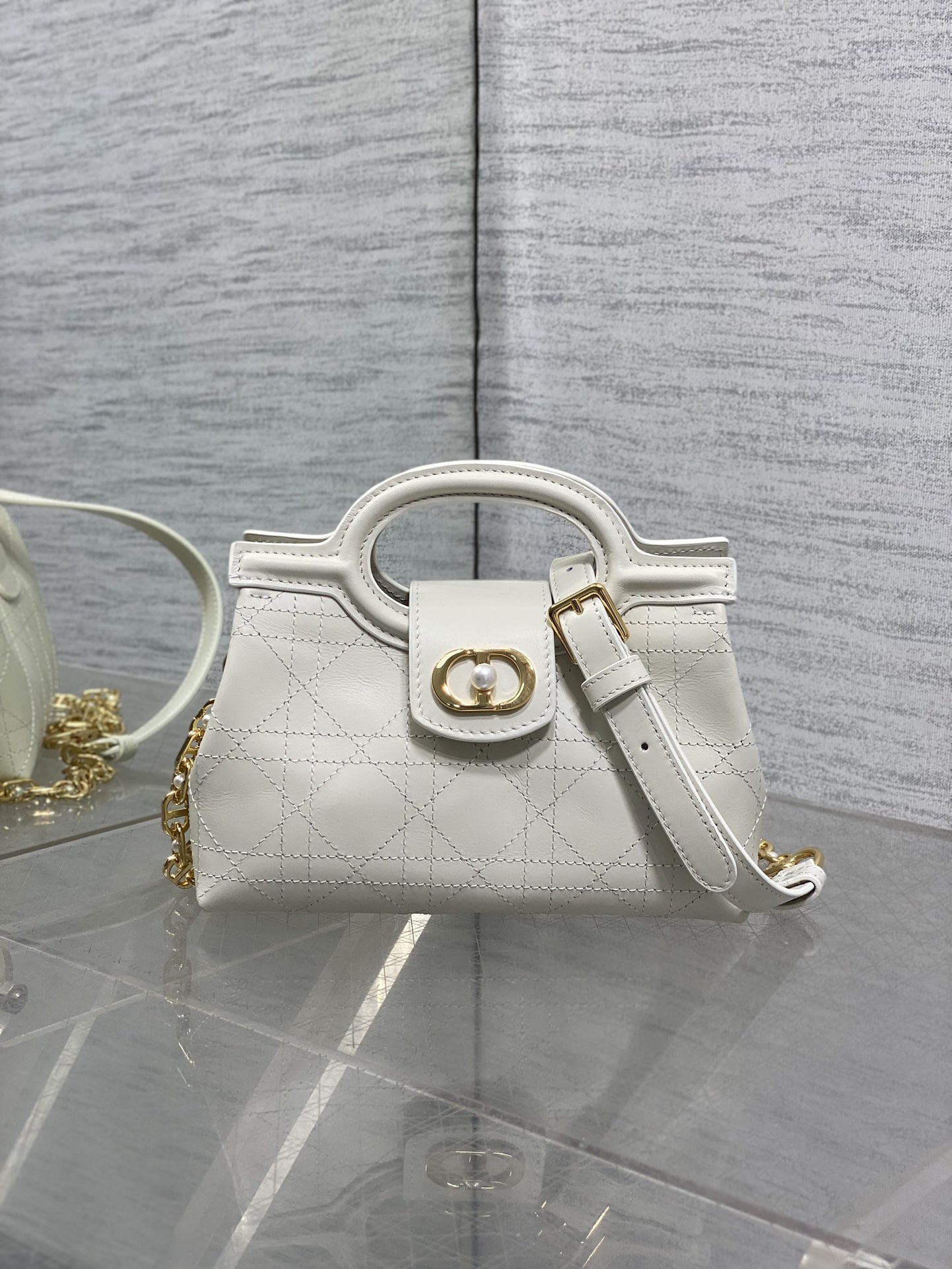TOP Christian Dior  Jolie Top Handle Bag 18.5 x 13 x 8.5 cm - 3 Colors