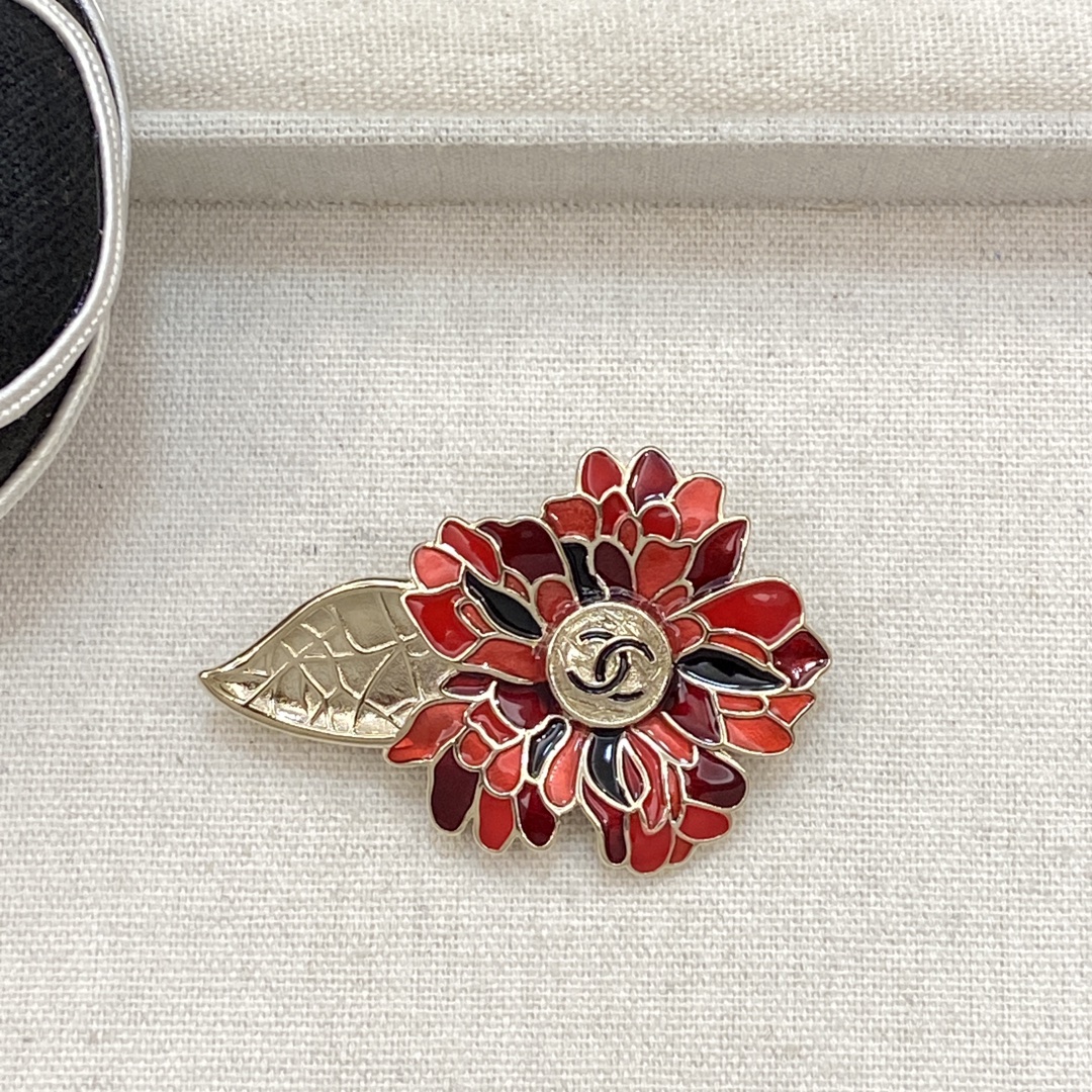TOP CHANEL Flower Brooch - 2 Color