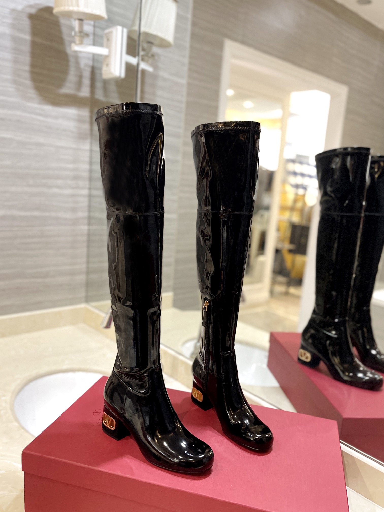 TOP VALENTINO 3cm Low Heel Patent Leather/Matte GARAVANIVLOGO TYPE Long Boots  - Black