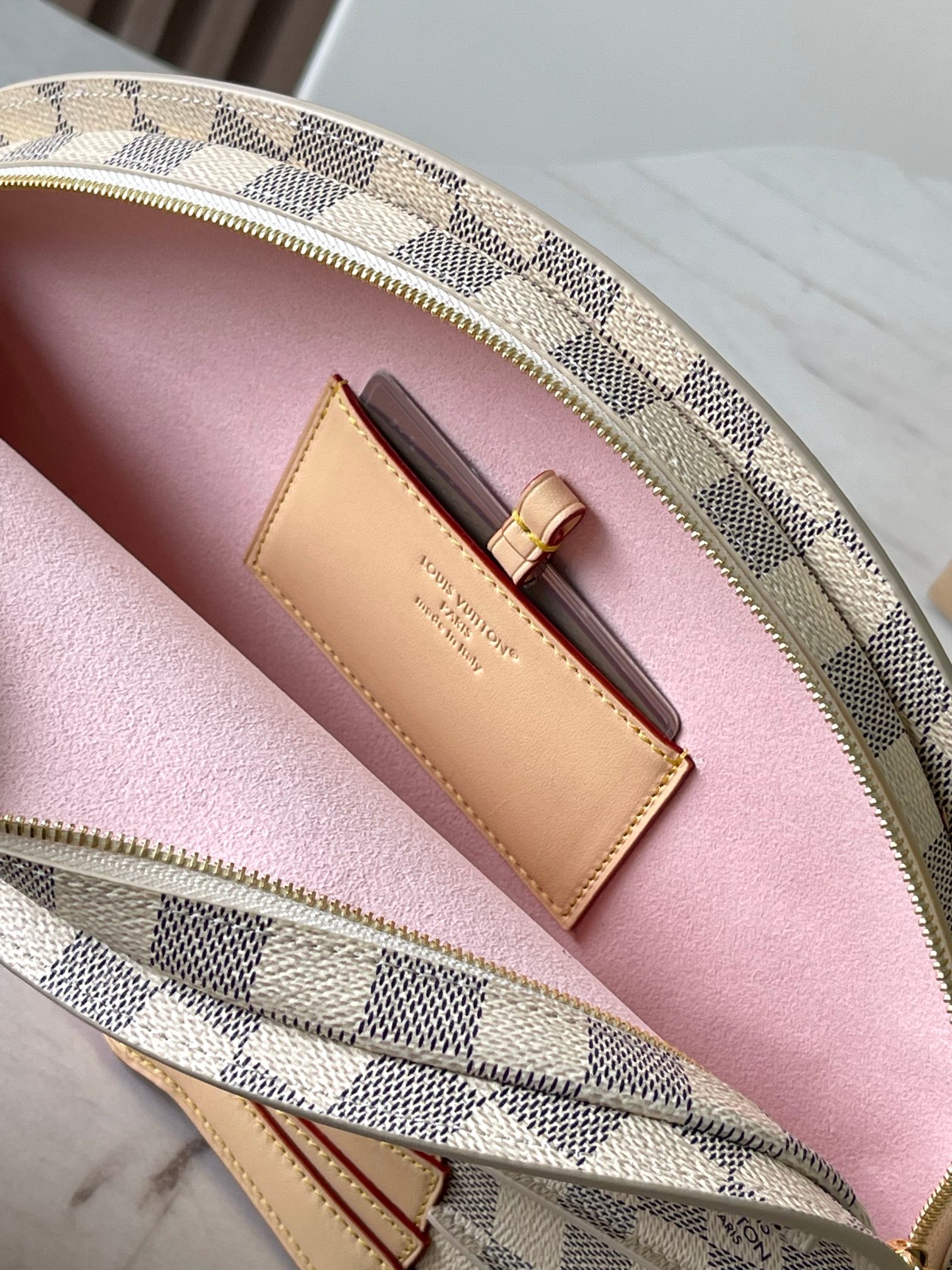 TOP Louis Vuitton LV Monogram Fan Handbag 19*6*37cm - White