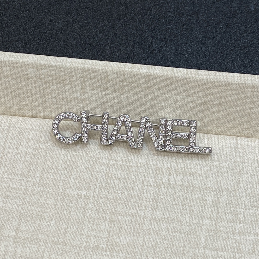 TOP CHANEL Brooch - 2 Colour