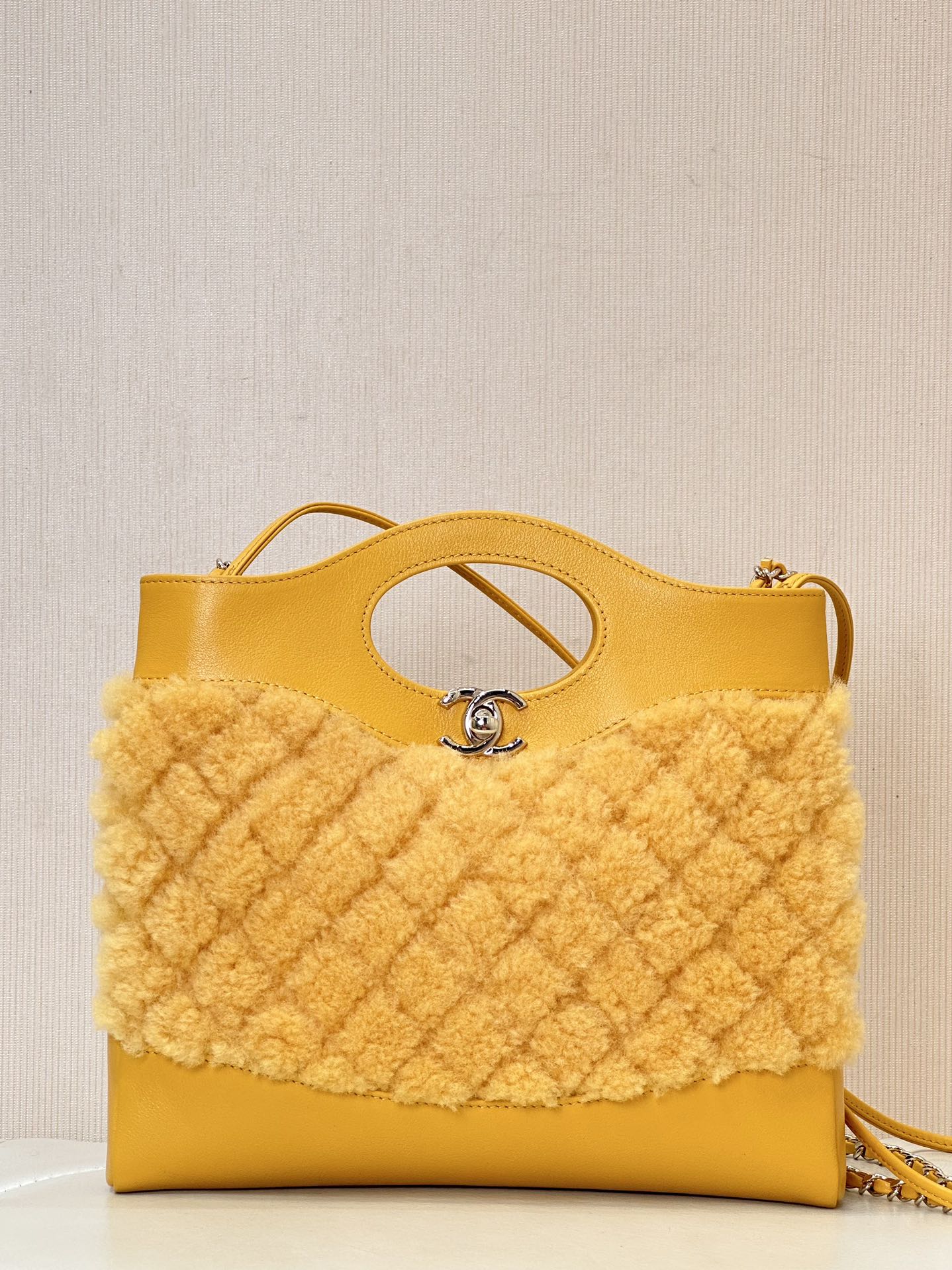 Tops CHANEL Mini Plush Style 31Wool Bag 22x23x5.5 cm - Yellow
