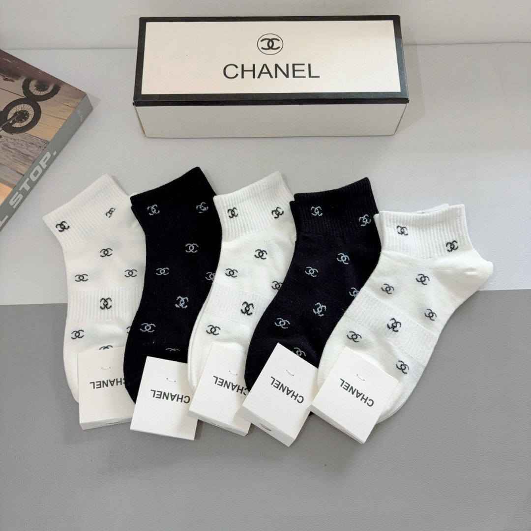 TOP CHANEL Socks - 5 Pieces as a Set