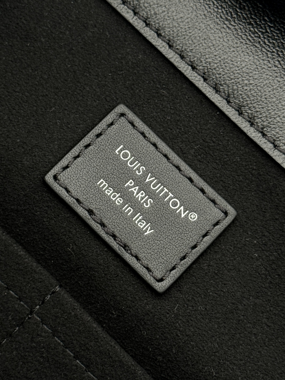 TOP Louis Vuitton LV OFF DUTY VIBE Bag 33✖️24✖️11.5cm - Black