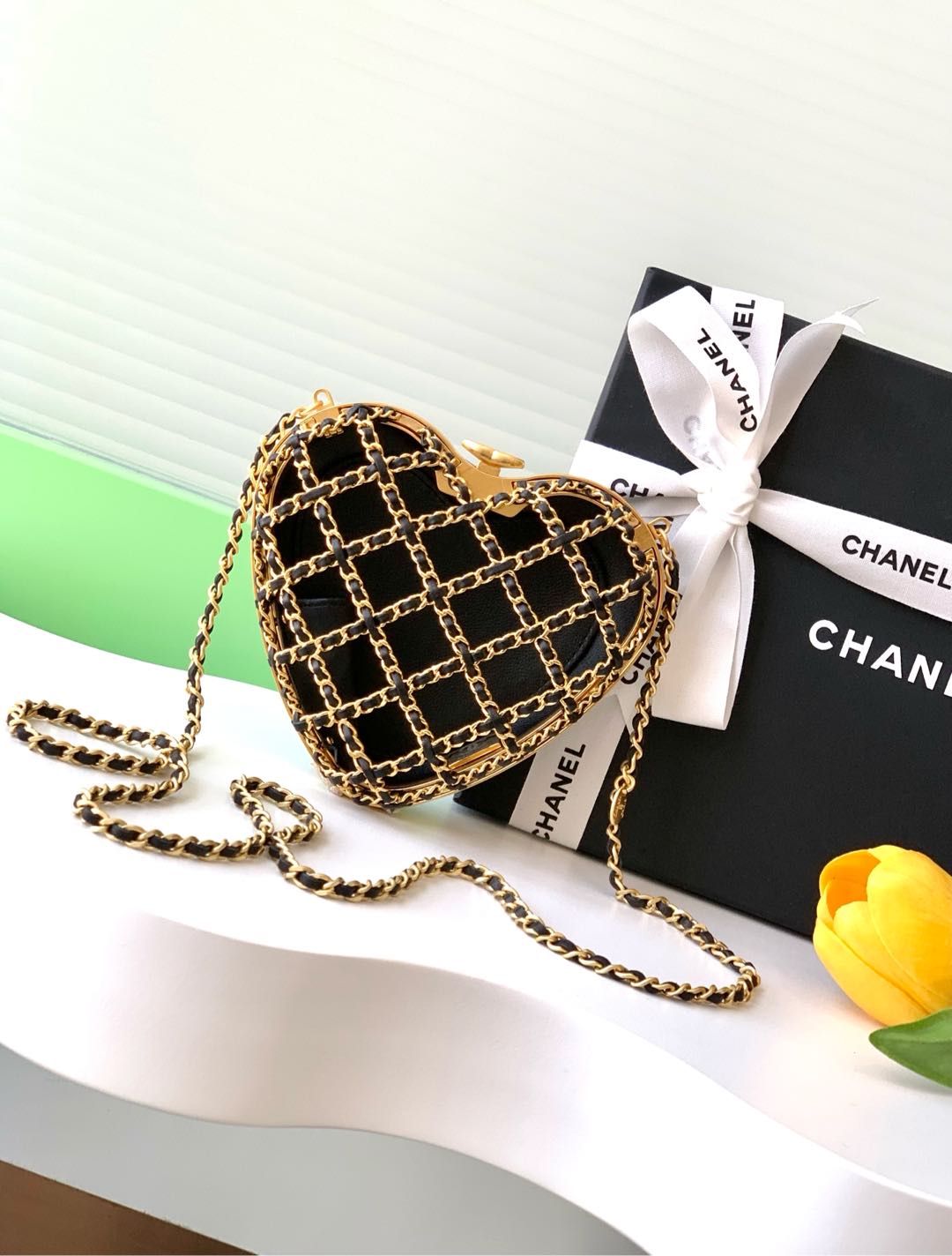 TOP CHANEL Heart Minaudière Hollow Bag Leather 12x11x3cm - Black/Gold