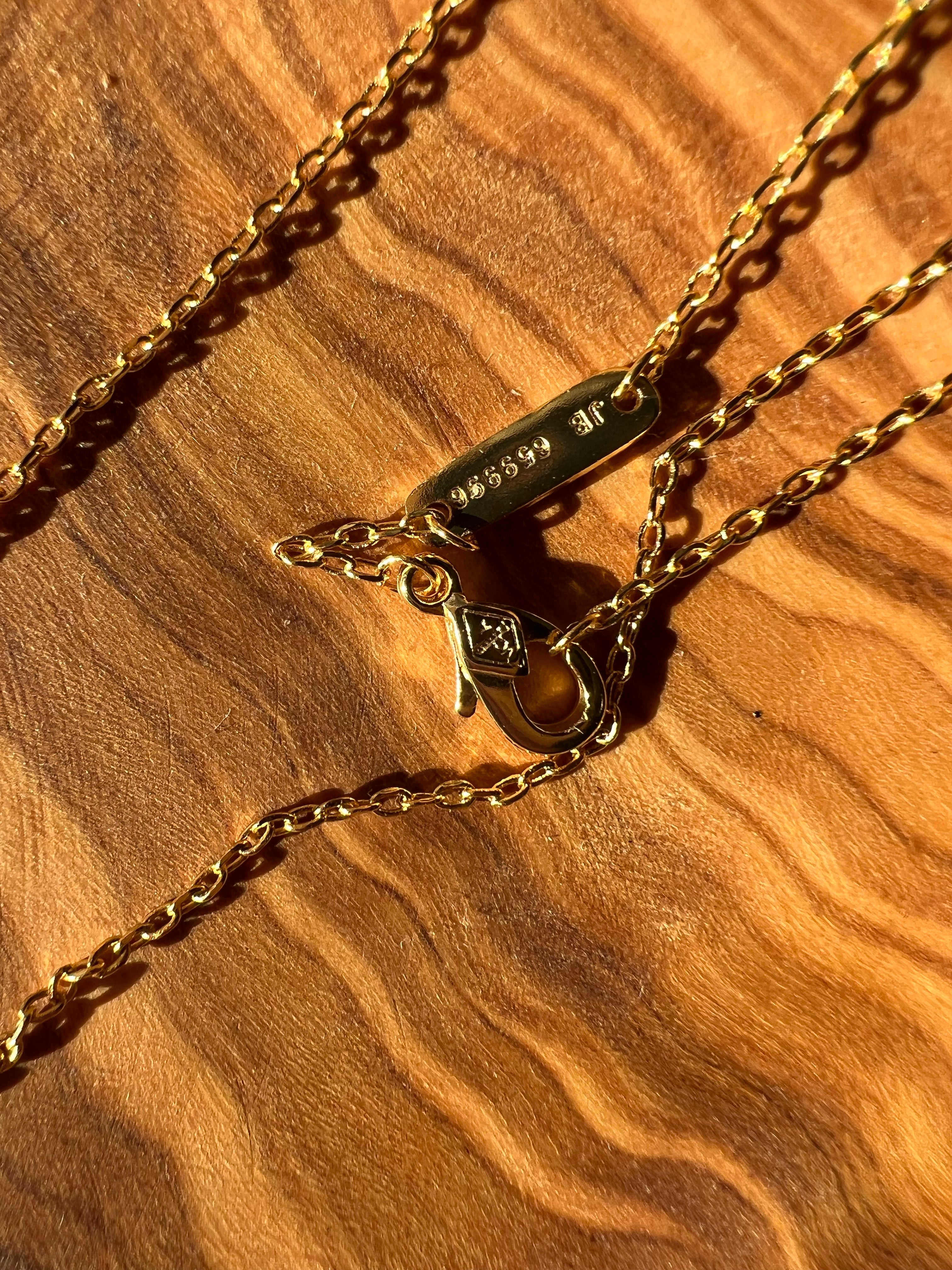 TOP Van Cleef & Arpels VCA Single Motif Necklace w Stones - Gold