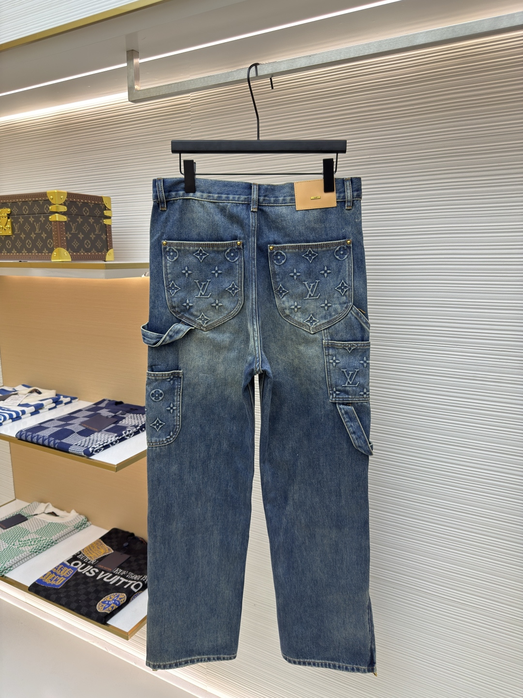 LOUIS VUITTON 浮雕压花工装牛仔裤