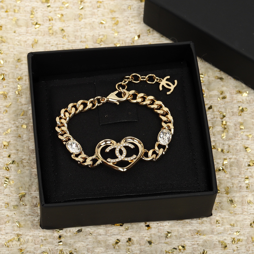 TOP CHANEL Love Bracelet - Gold
