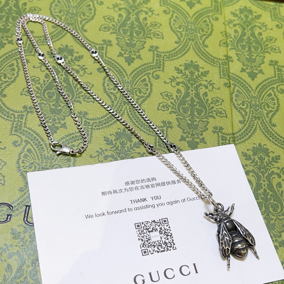 TOP GUCCI Bee Necklace