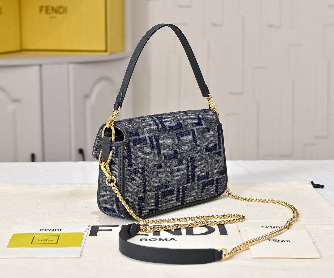 TOP FENDI Baguette Bag 2 Sizes - Blue