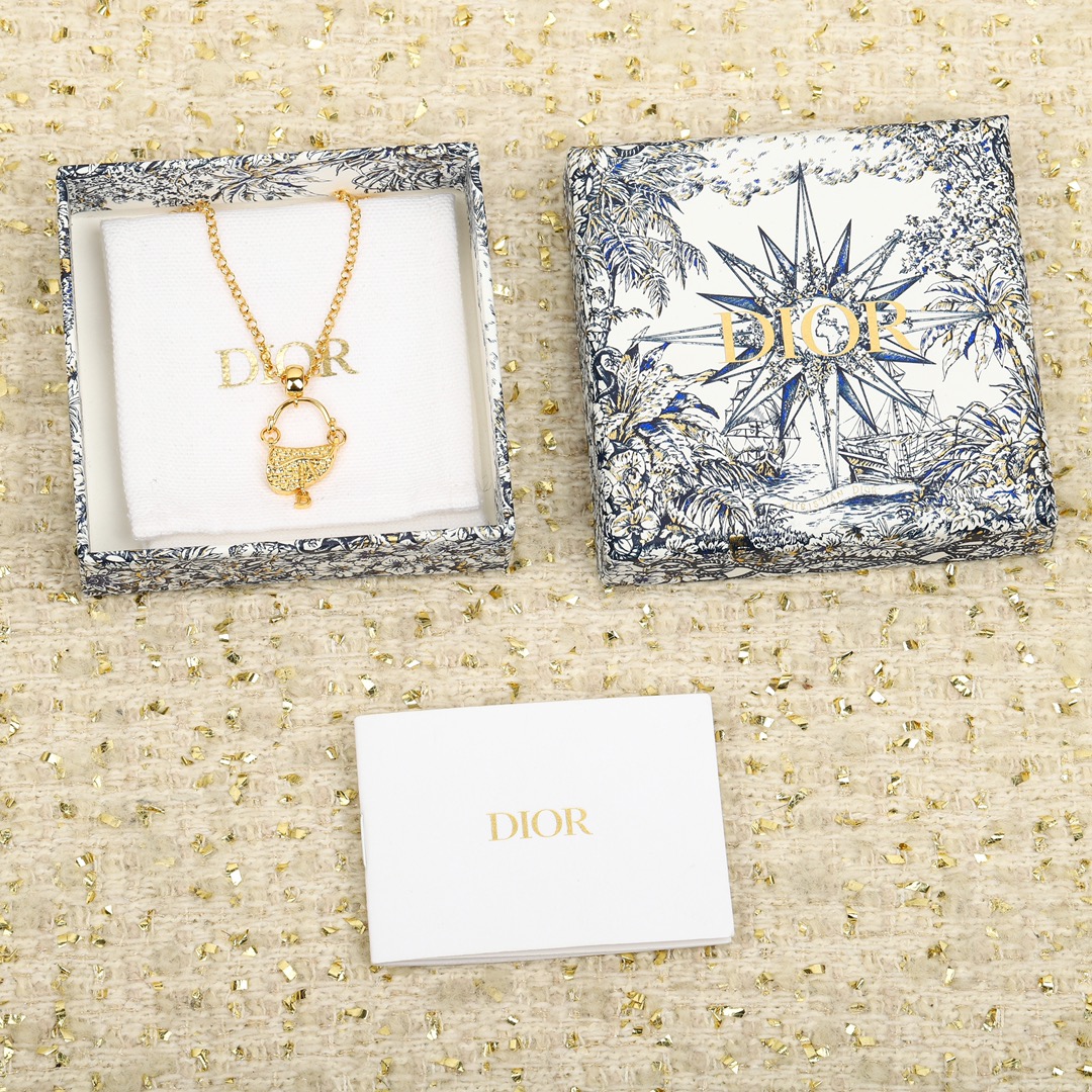 Top Christian Dior Montaigne saddle necklace