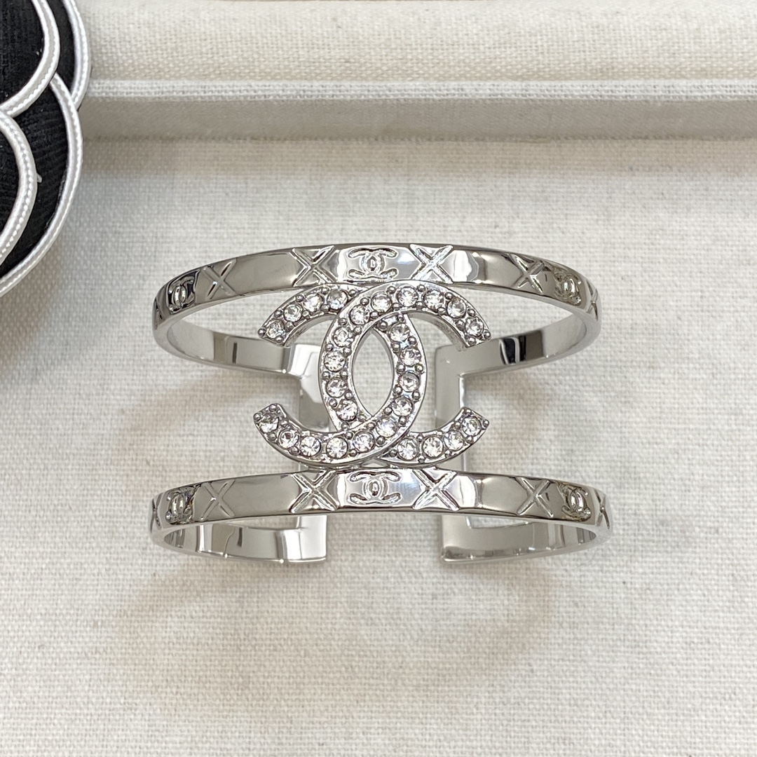 TOP CHANEL Bracelet - 2 Colors