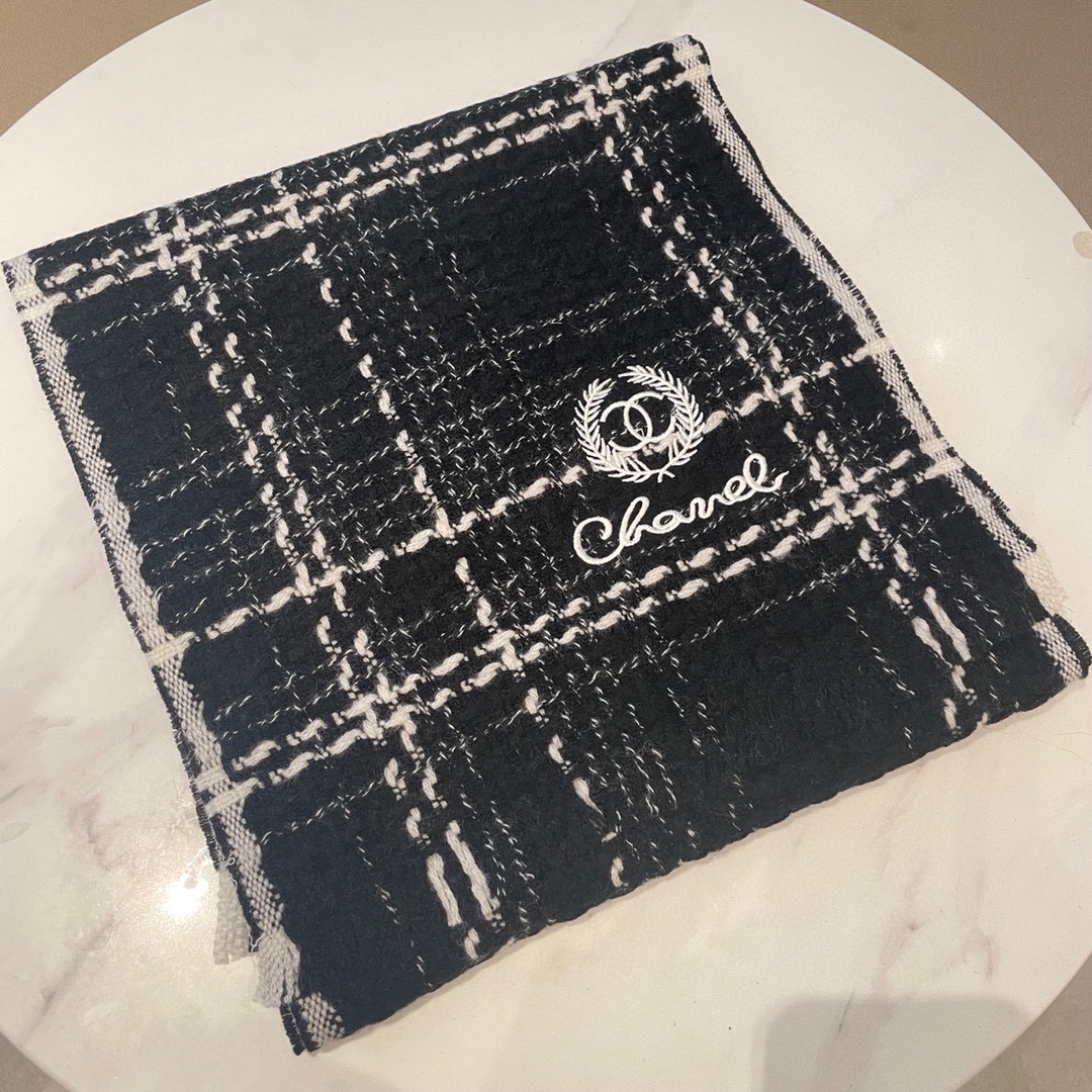 TOP CHANEL Classic Plaid Scarf 32x186cm - 2 Colors