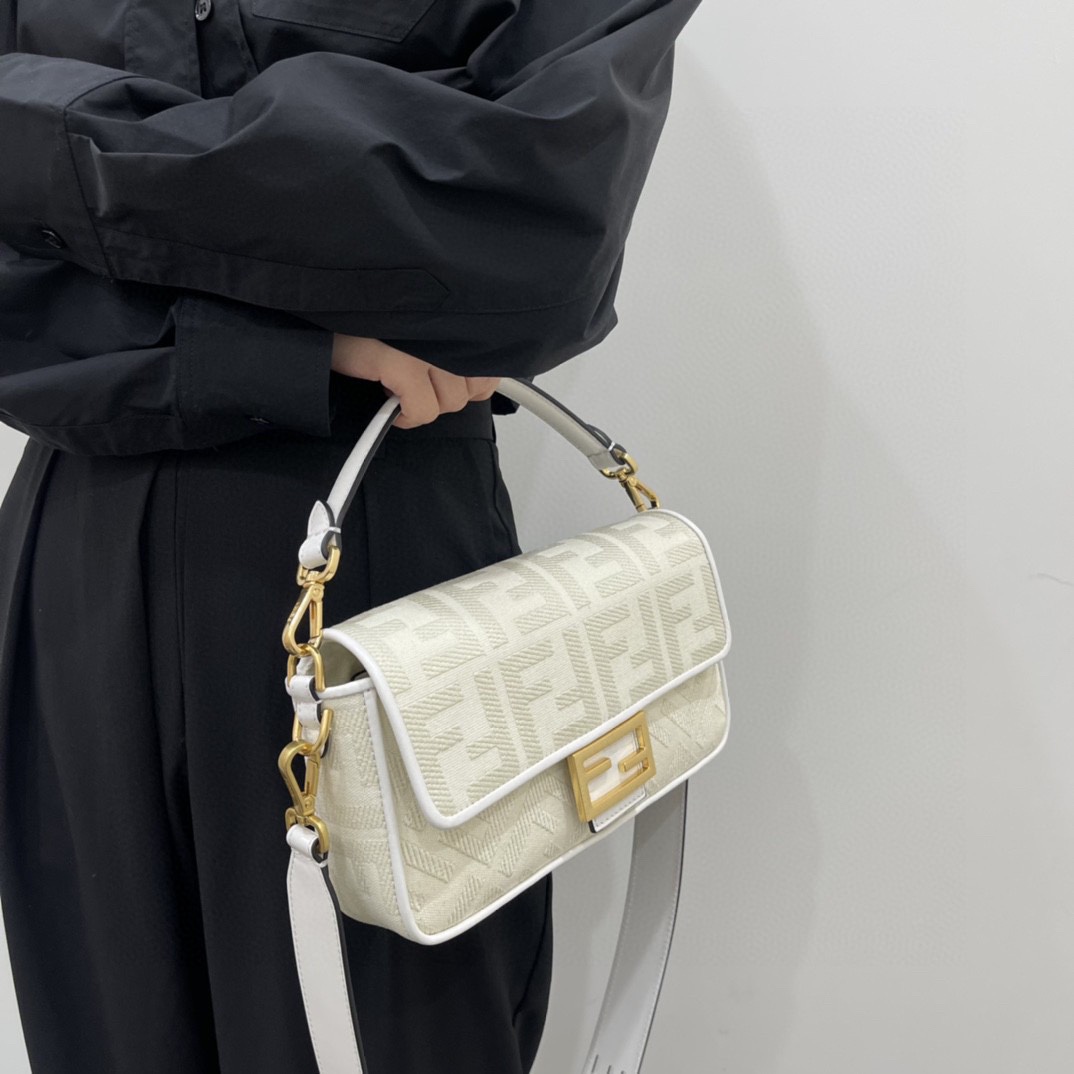 TOP FENDI Embroidery Baguette Bag - 26x13x6cm - 3 Colors