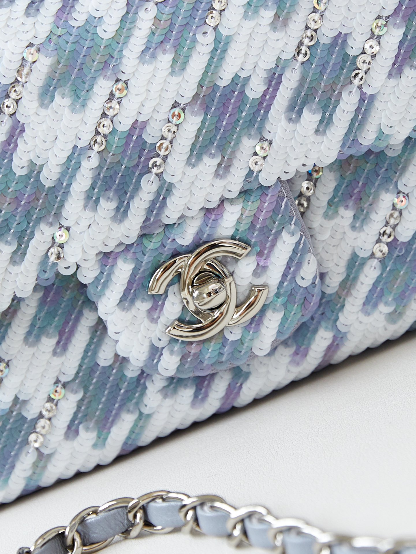 TOP CHANEL Flap Bag Use Sequins And Colored Diamond Elements 20*14*8cm - Blue
