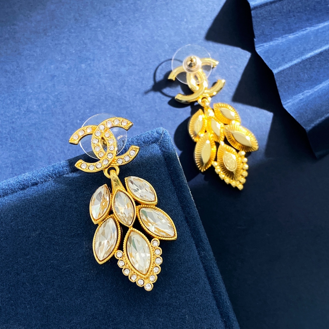 TOP CHANEL Double C Wheat Ear White Diamond Tassel Earrings - Gold