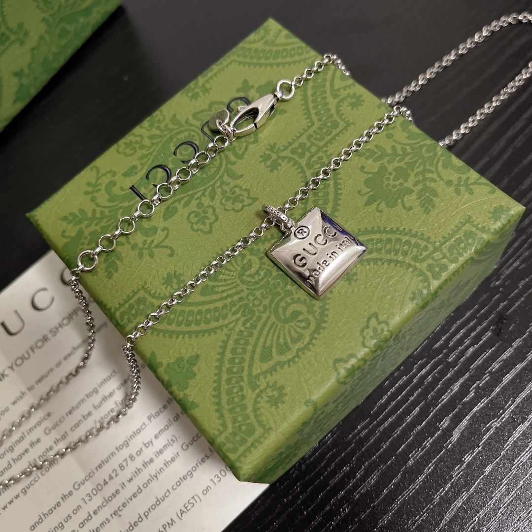 TOP GUCCI Plaque Necklace - Silver