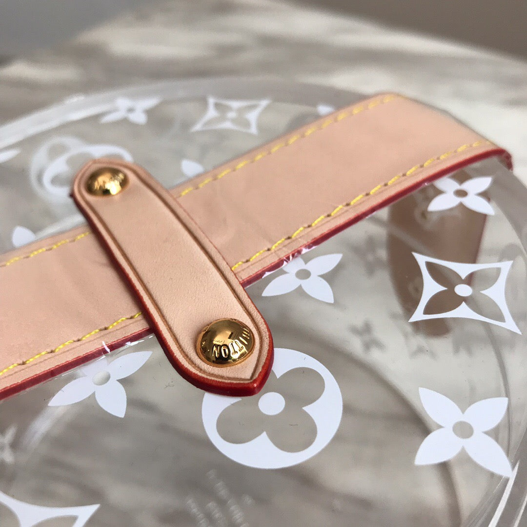 TOP Louis Vuitton LV  Box Scott Monogram 12.5  x 12.5  x 8.5 cm - White