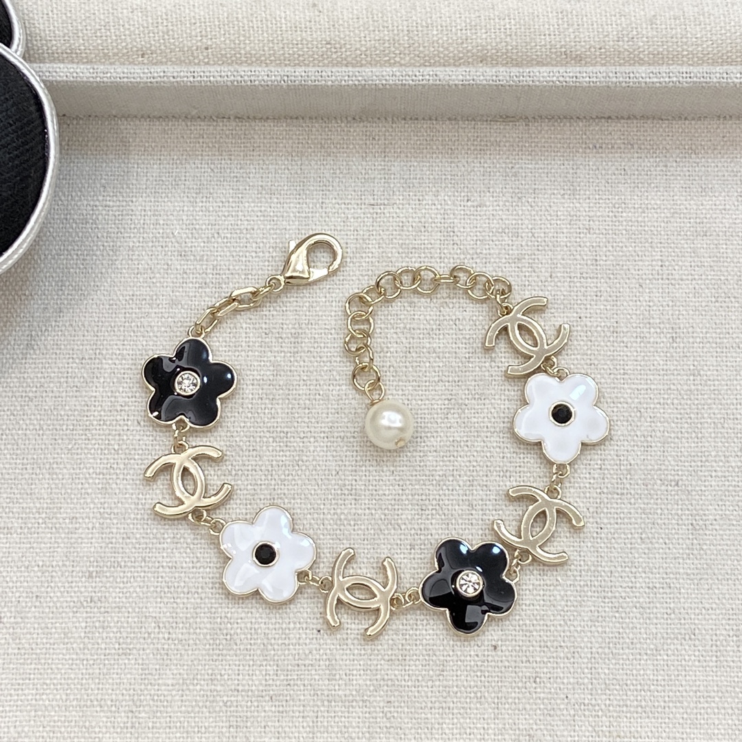 TOP CHANEL Bracelet - Gold