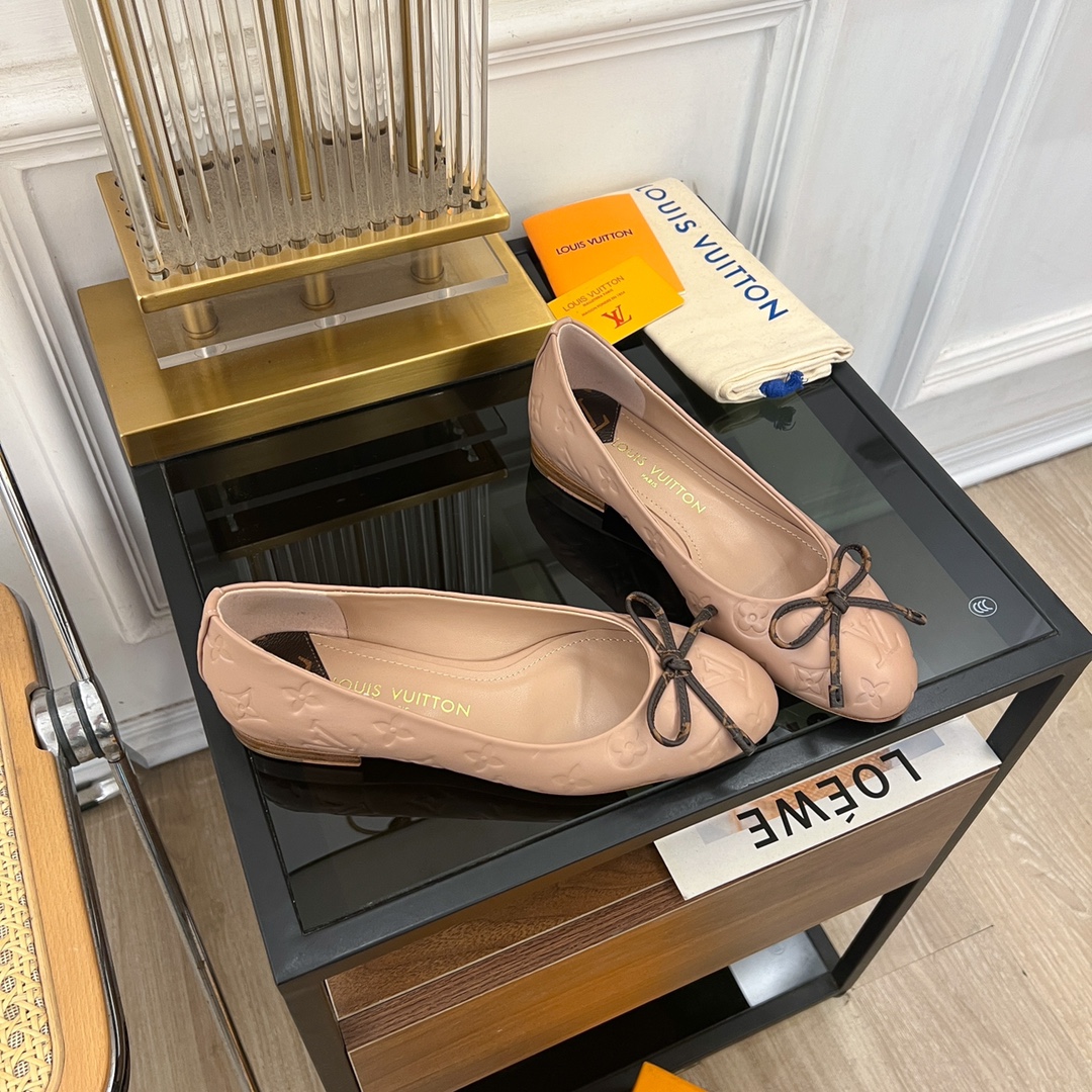 TOP Louis Vuitton LV Bow Embossed Logo Round Toe Flat Shoes - 2 Color