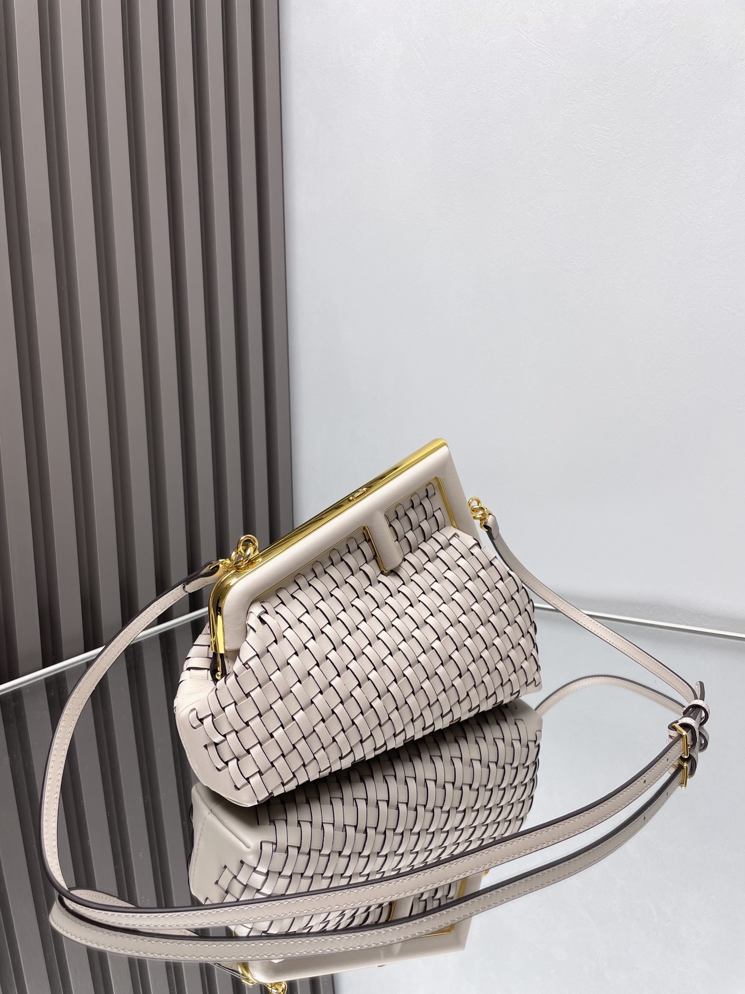 TOP FENDI First Bag Sheepskin Weaving 24x9x18cm - 2 Color