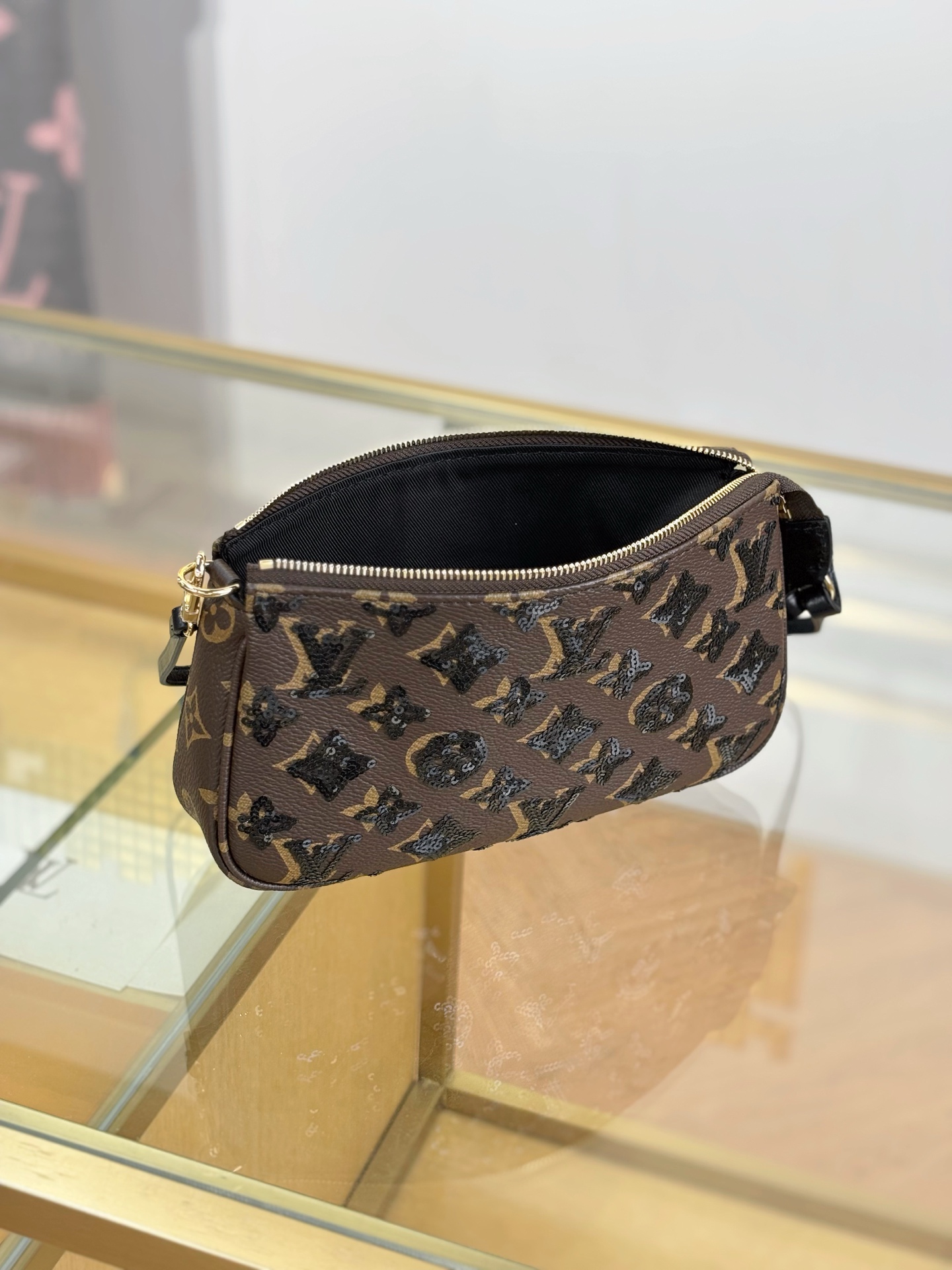 TOP Louis Vuitton LV Pochette Accessoires Bag 23.5x13.5x4cm - Monogram