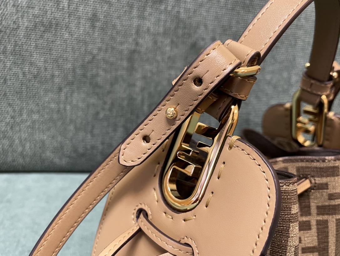 TOP FENDI Cowhide Mini Bucket Bag - 24×9.5×14cm