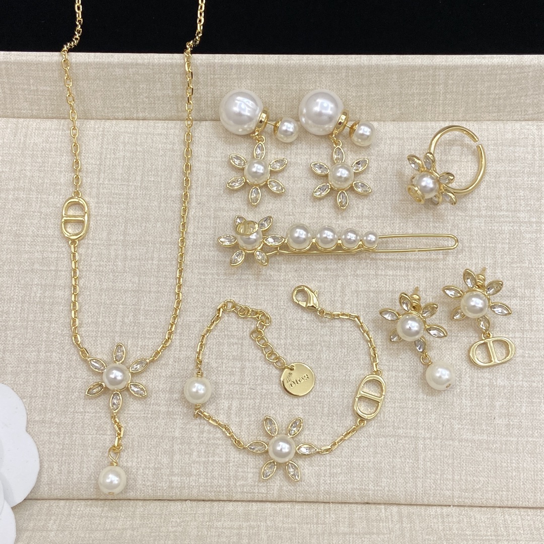 TOP Christian Dior Necklace/Bracelet/Earrings/Rings/Hairpin - Gold