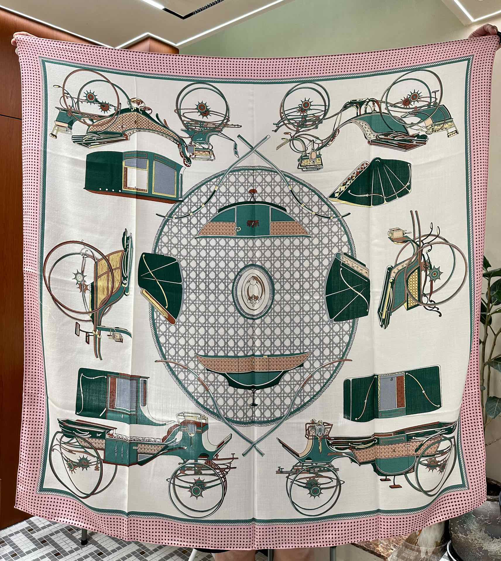 TOP HERMES Holiday Carriage Square Scarf 140 x 140 cm - 2 Colours