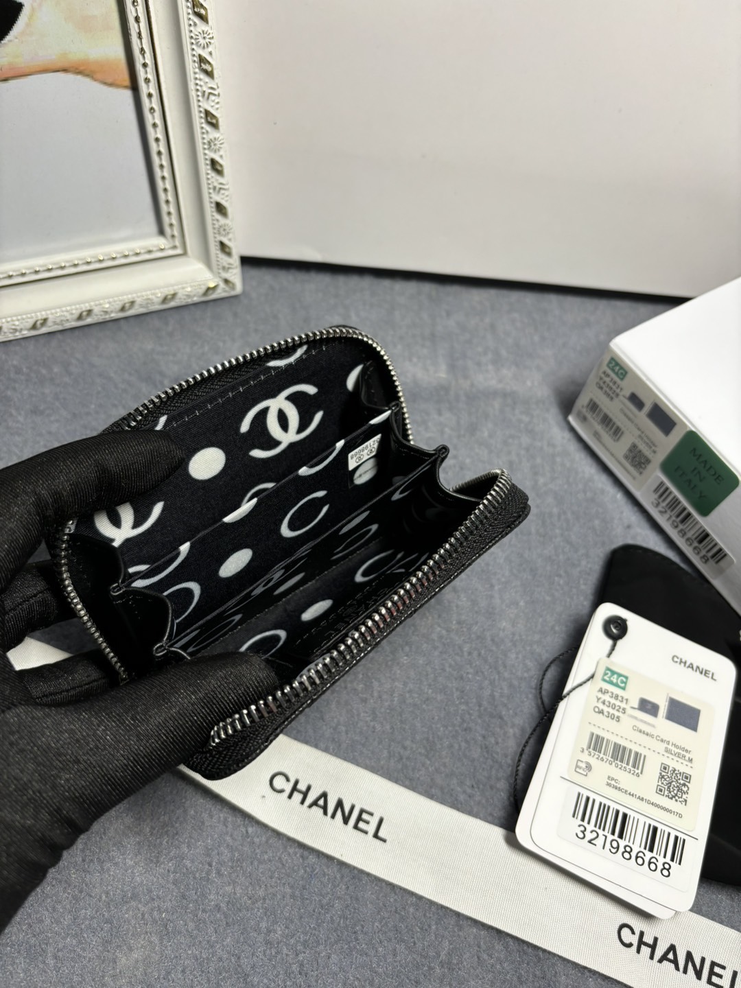 TOP CHANEL Hollow Letter CC Card Holder Wallet 11x7.5x2cm - Black