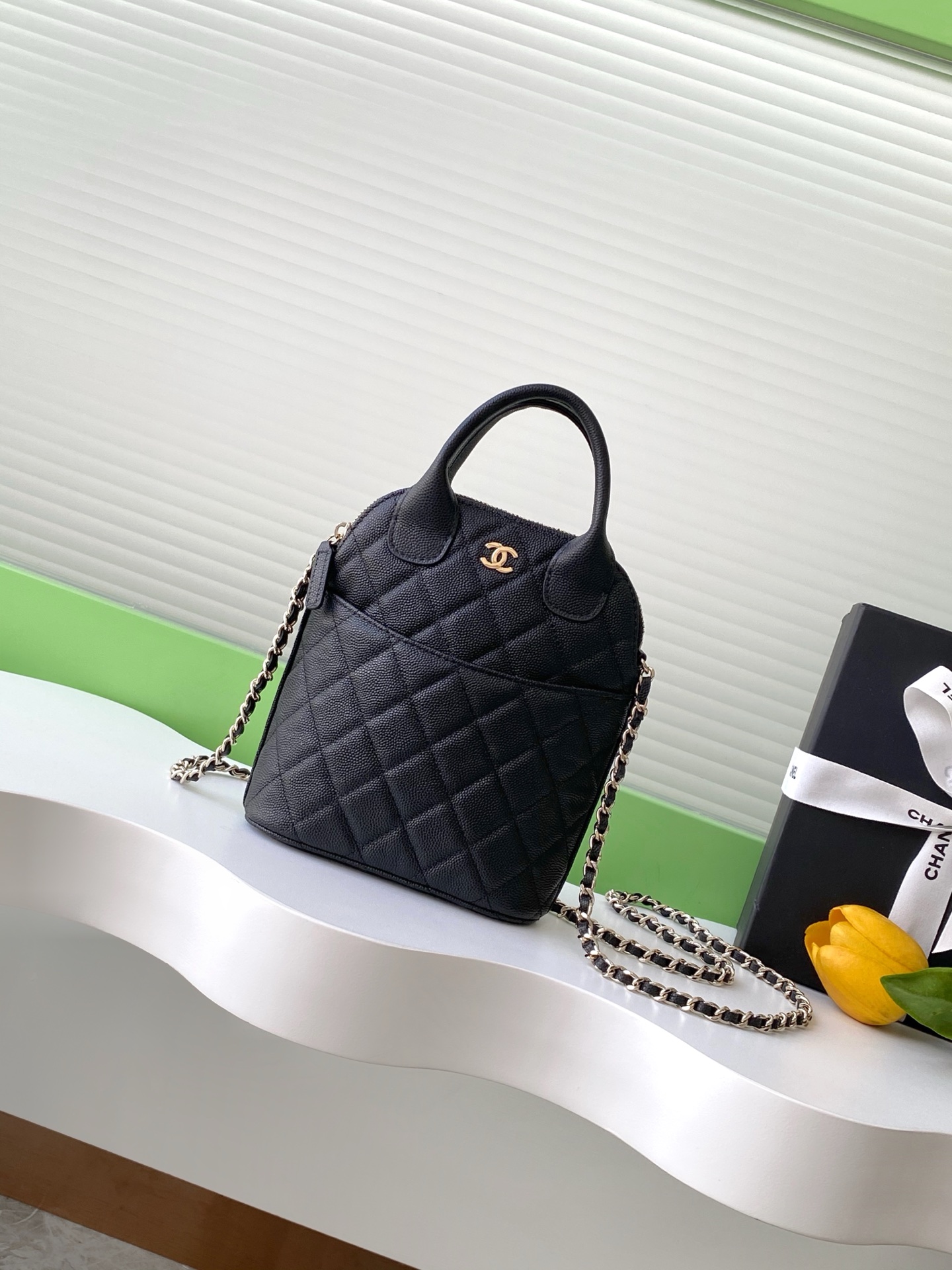 TOP CHANEL Shell Bag 18-17-6 cm - Black