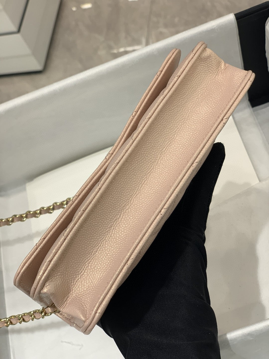 TOP CHANEL WOC Pearl Logo- Iridescent Pink