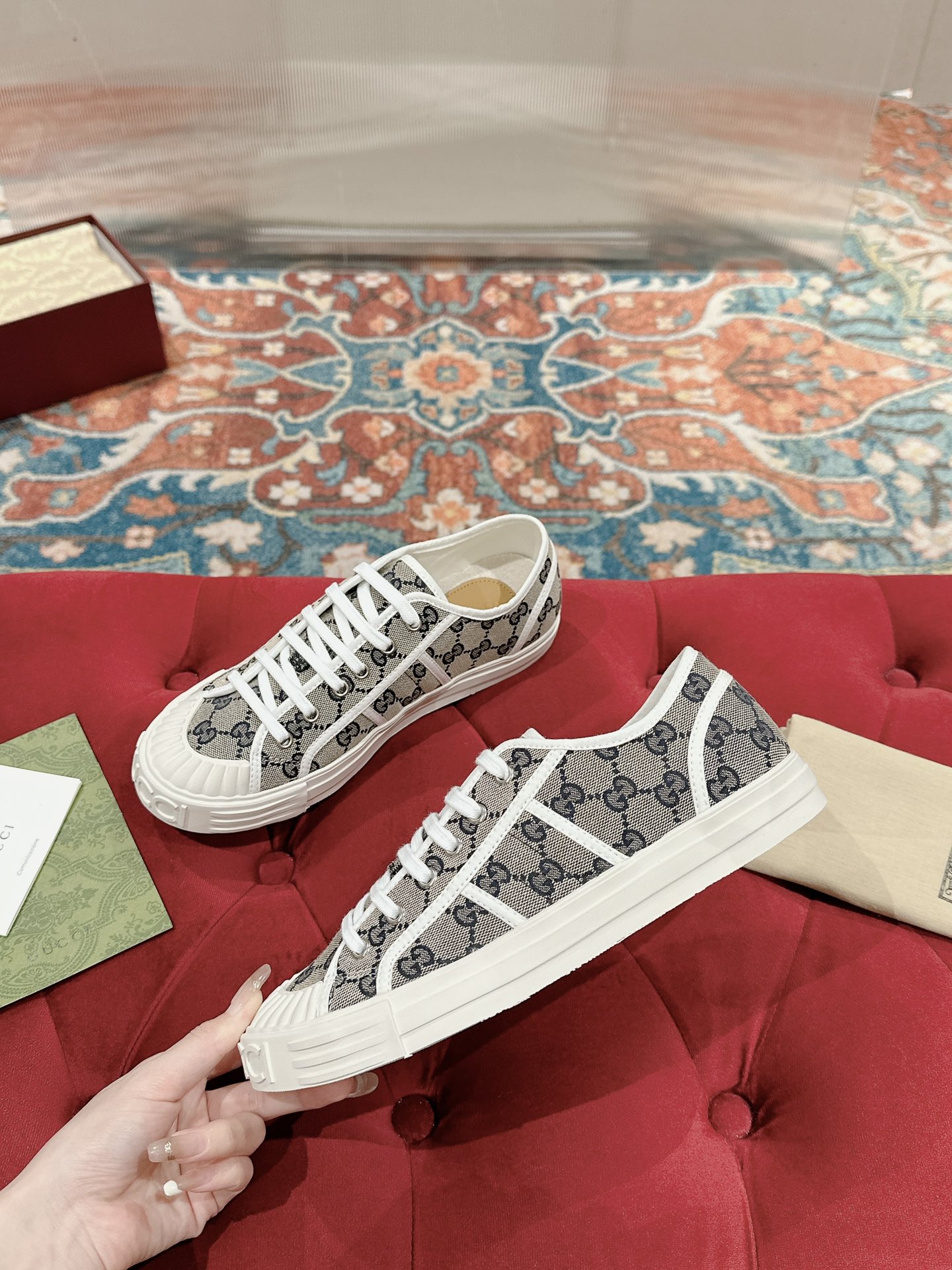 TOP GUCCI GG Canvas Shoes - 2 Color
