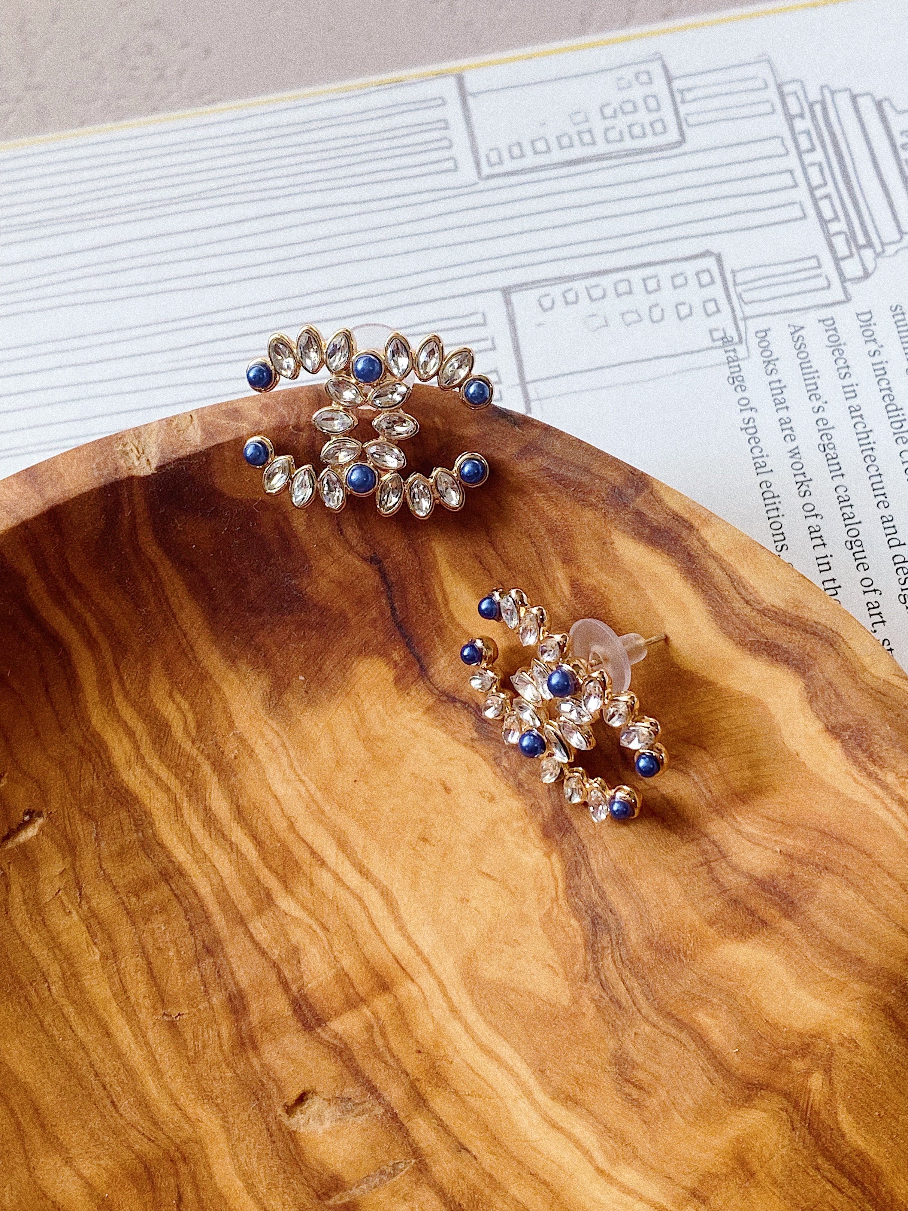 TOP CHANEL Stud Earrings