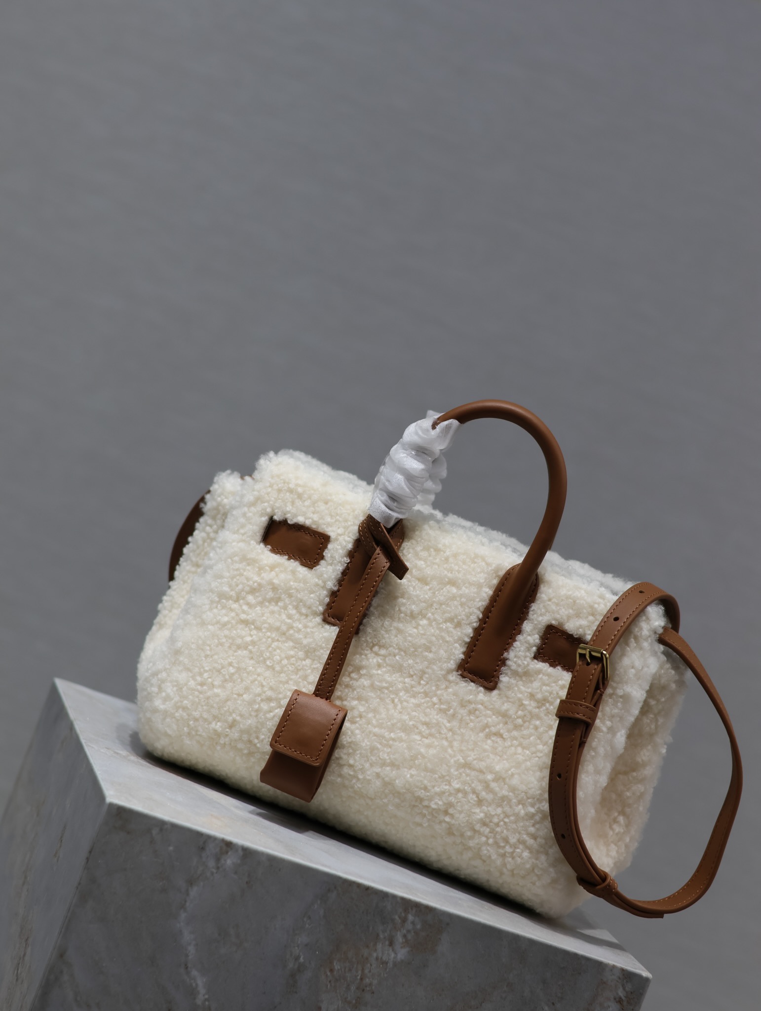 TOP Yves Saint Laurent YSL Lamb's Wool Sac De Jour Handbag