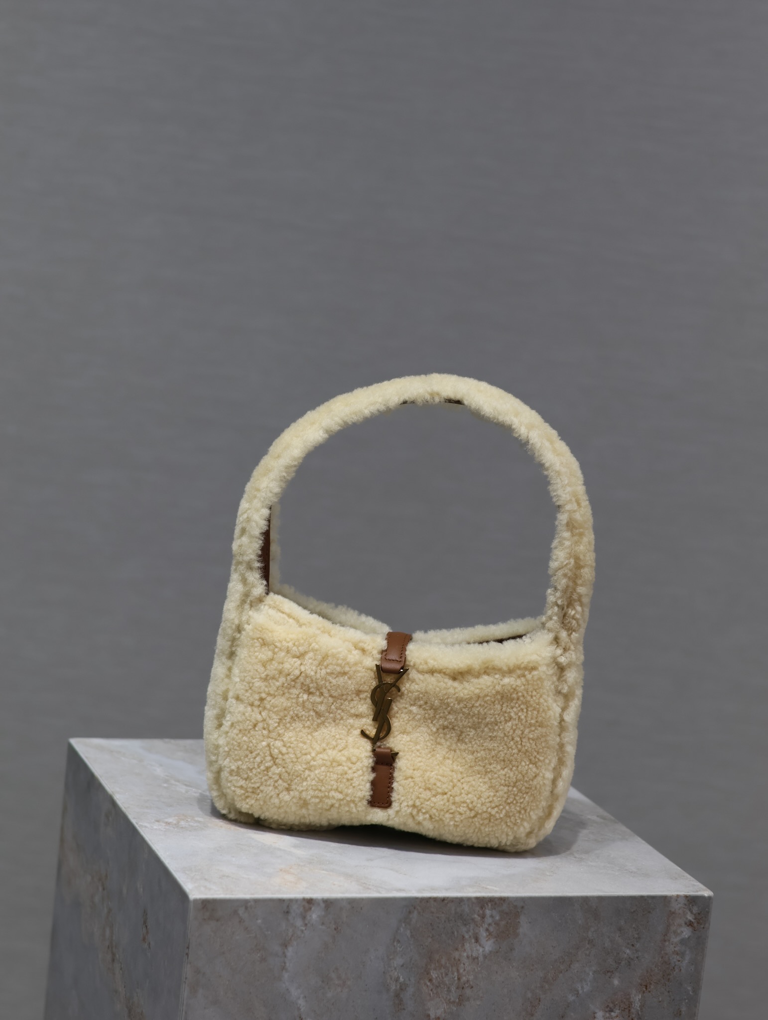 TOP Yves Saint Laurent YSL Le 5A7 Lambswool Bag 19×11.5×4.5cm - White