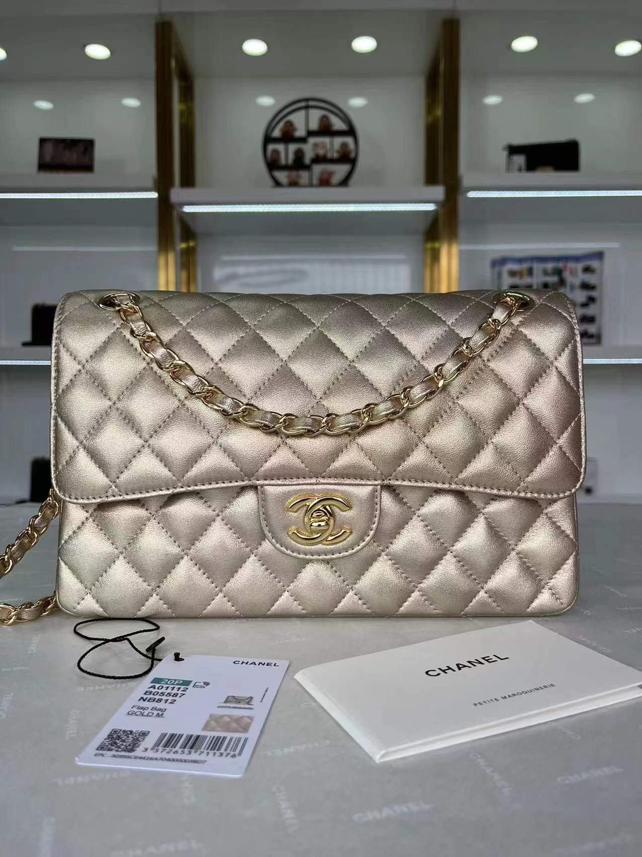 TOP CHANEL Classic Flap Bag Lambskin Medium 25.5cm – Gold & GHW