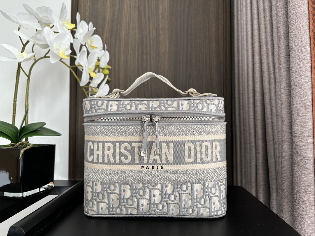 TOP Christian Dior Travel Oblique Makeup Bag 25X14X15cm - 2 Colour