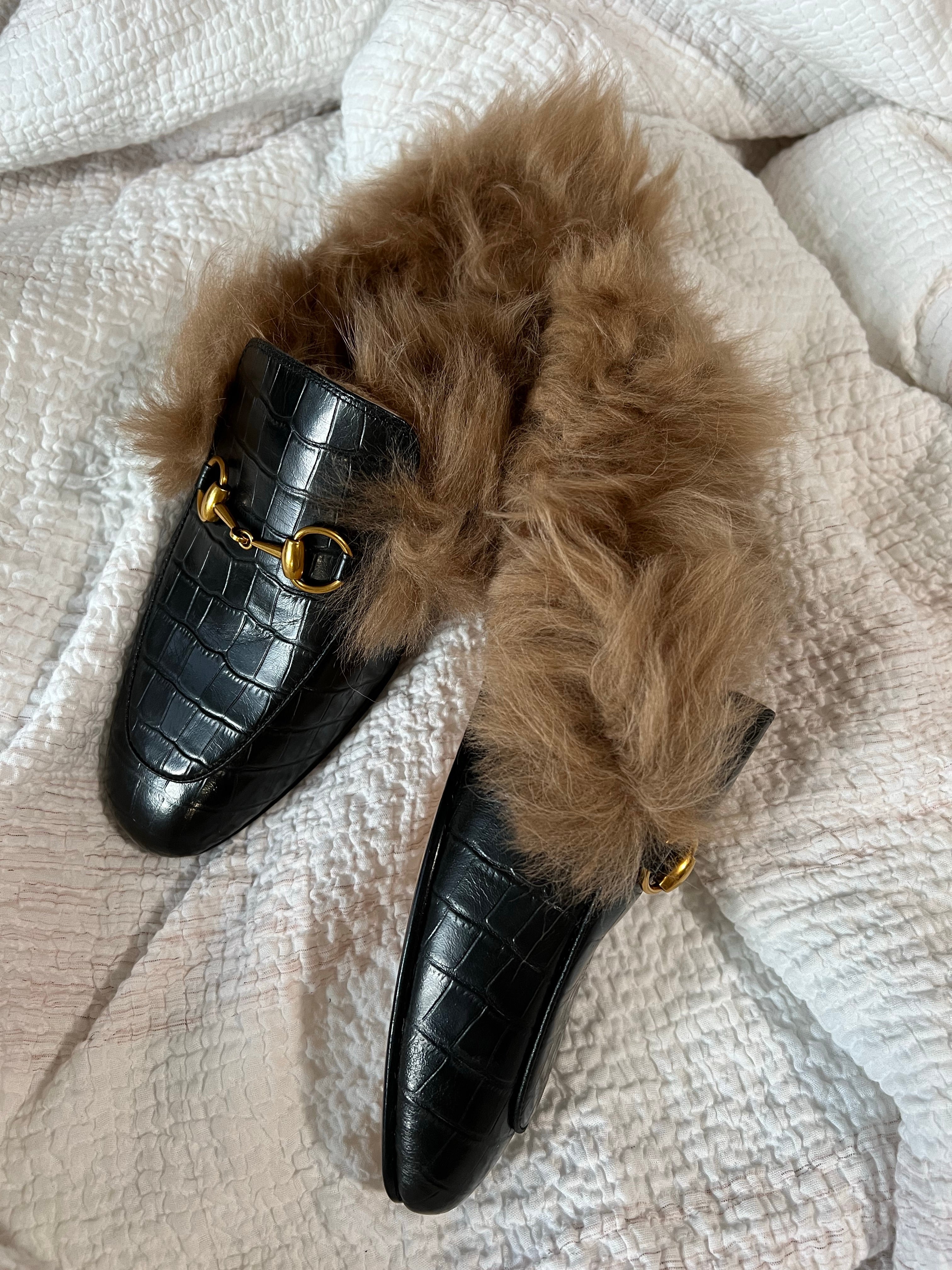 TOP GUCCI Fur Line Crocodile Skin Slippers - Black