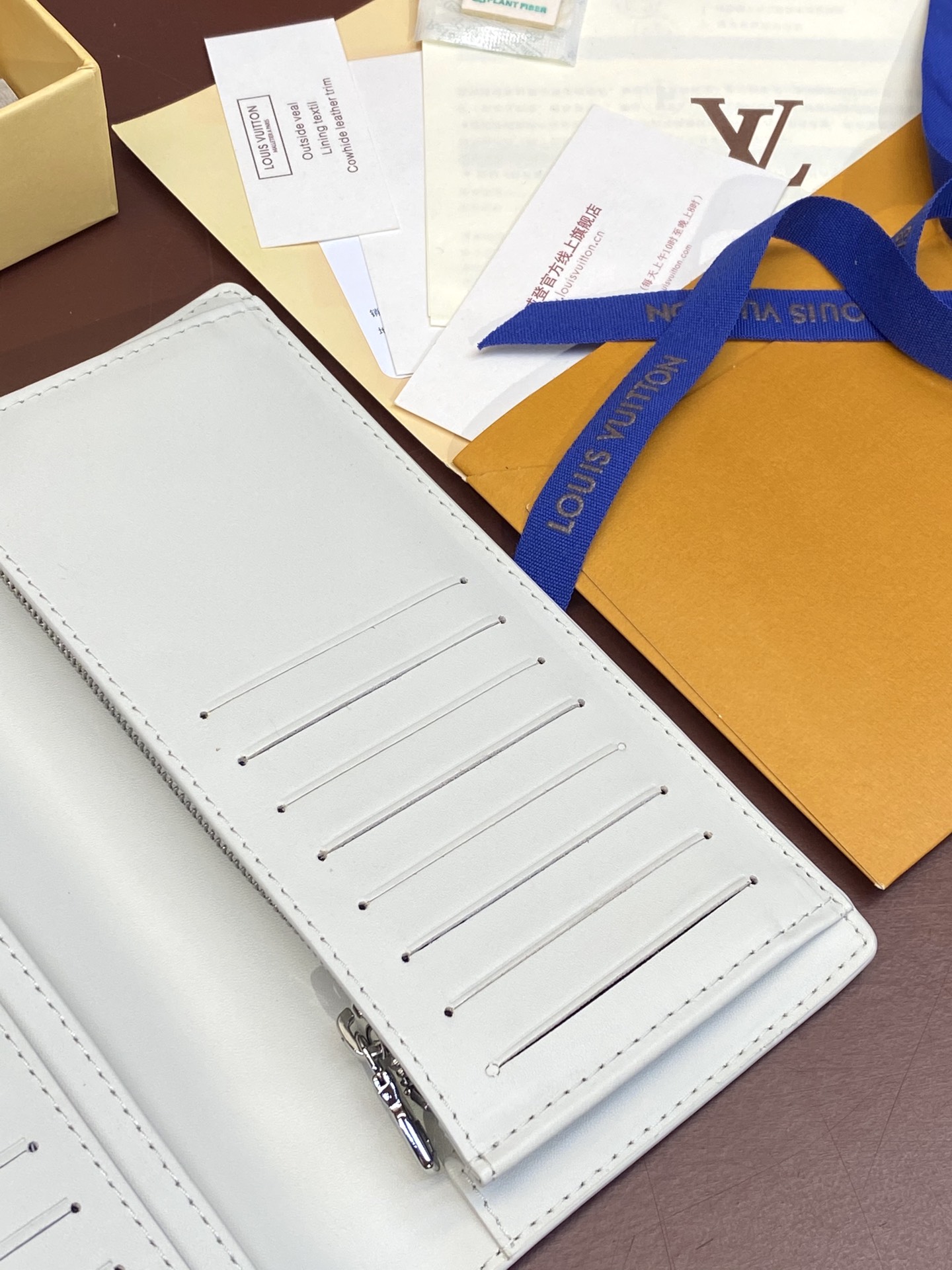 TOP Louis Vuitton LV Brazza Wallet Cowhide 19x2x10cm - White