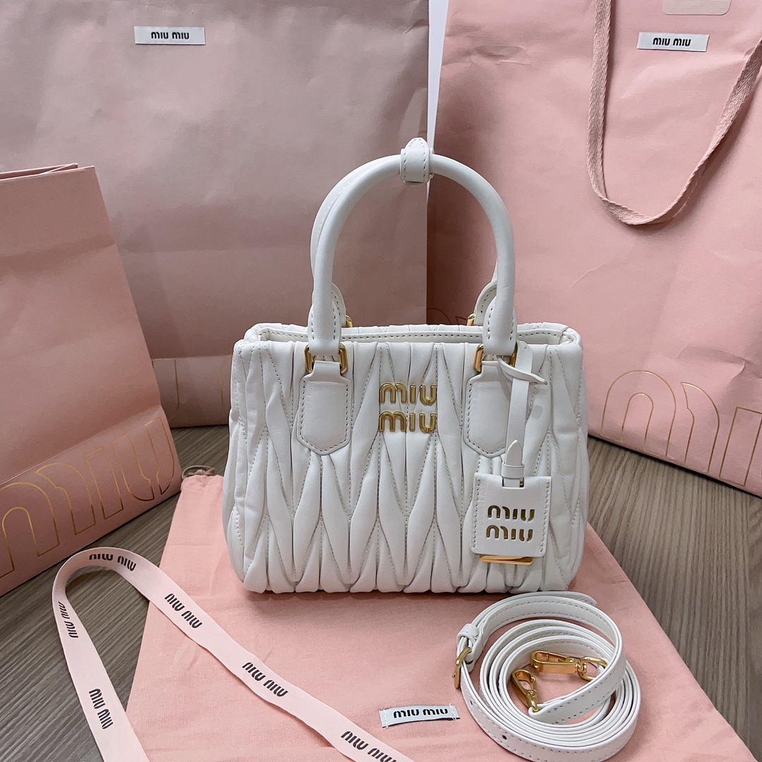 TOP Miu Miu Lambskin Classic Embossed Bag 20 x 16 x 11 cm - 3 Color