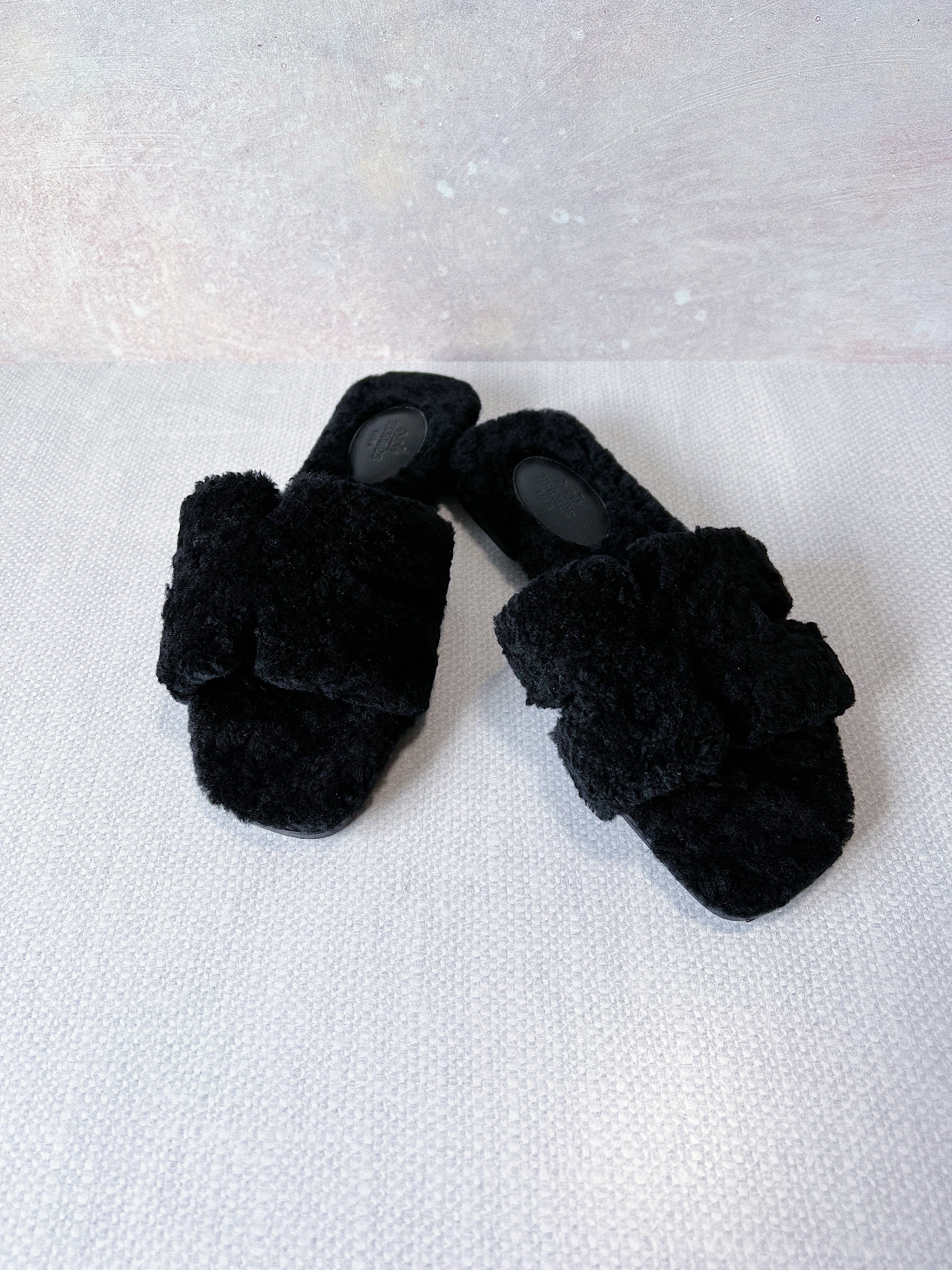 TOP HERMES Oran Open Toes Teddy Bear Sandals - Black