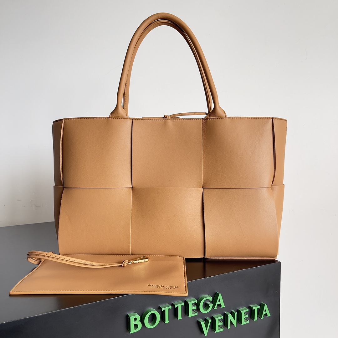 TOP Bottega Veneta BV Tote - Brown