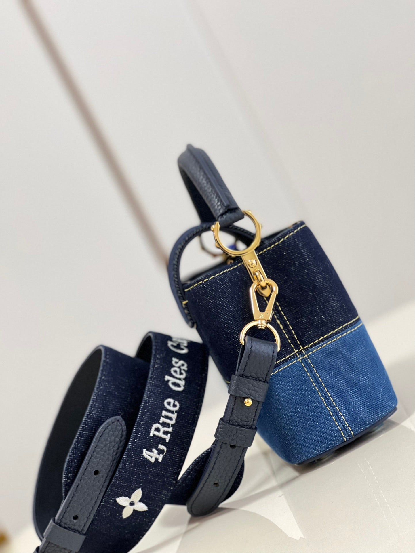 TOP Louis Vuitton LV Capucines Color Block Denim Bag 21x14x8cm  - Blue
